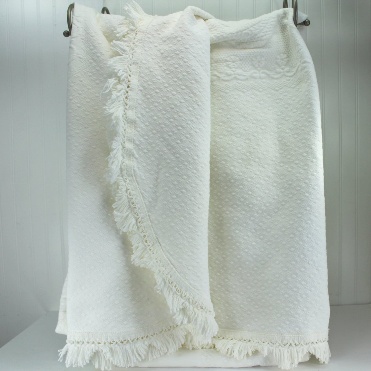 Bates of Maine Cotton Bedspread Embossed 2000 White Floral Woven Design Matelasse skirt area