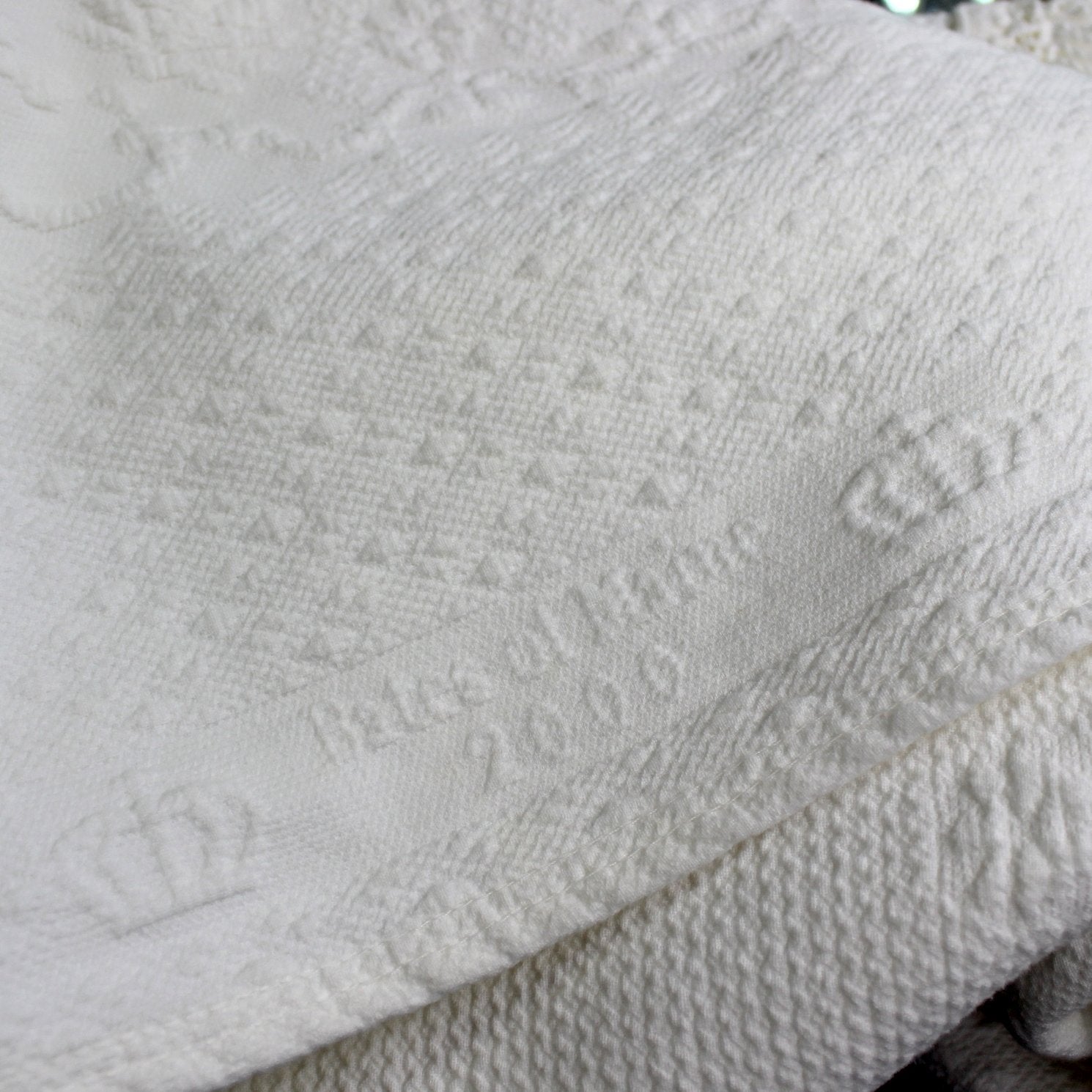 Bates of Maine Cotton Bedspread Embossed 2000 White Floral Woven Design Matelasse