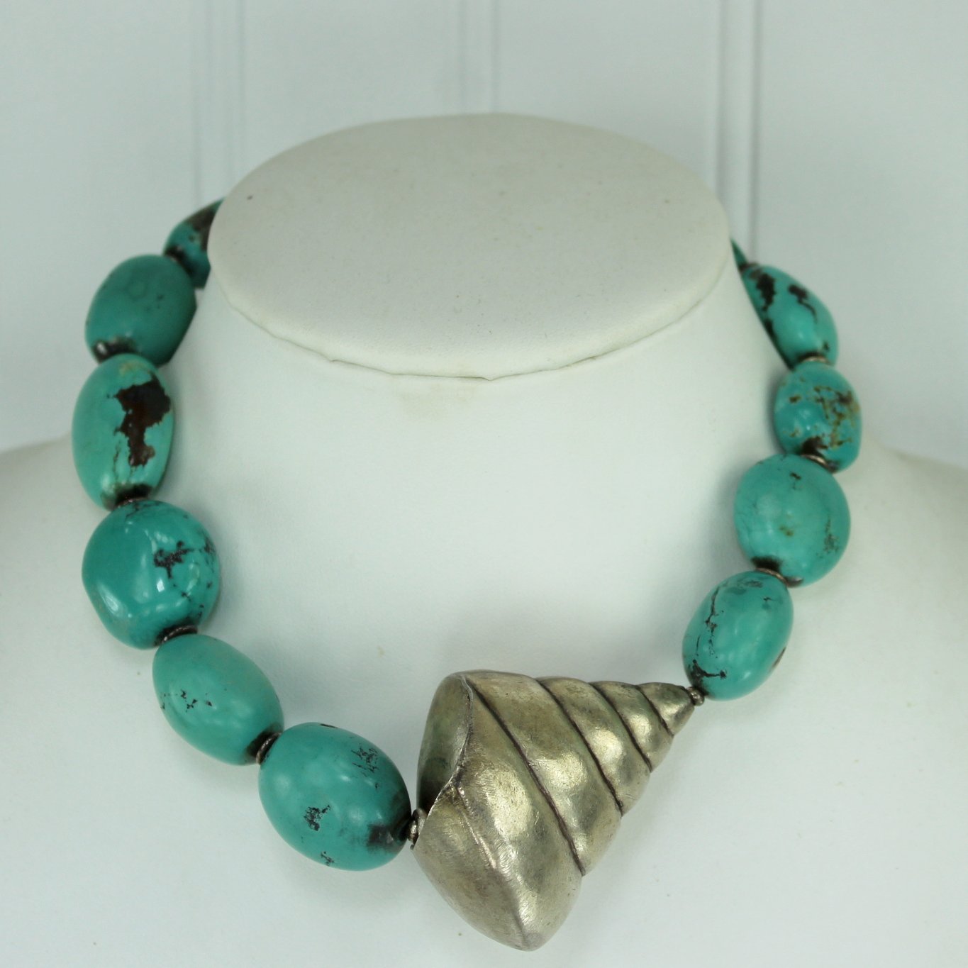 Stunning Statement Chunky Turquoise Large Silver Metal Shell Necklace Marked PCK center view