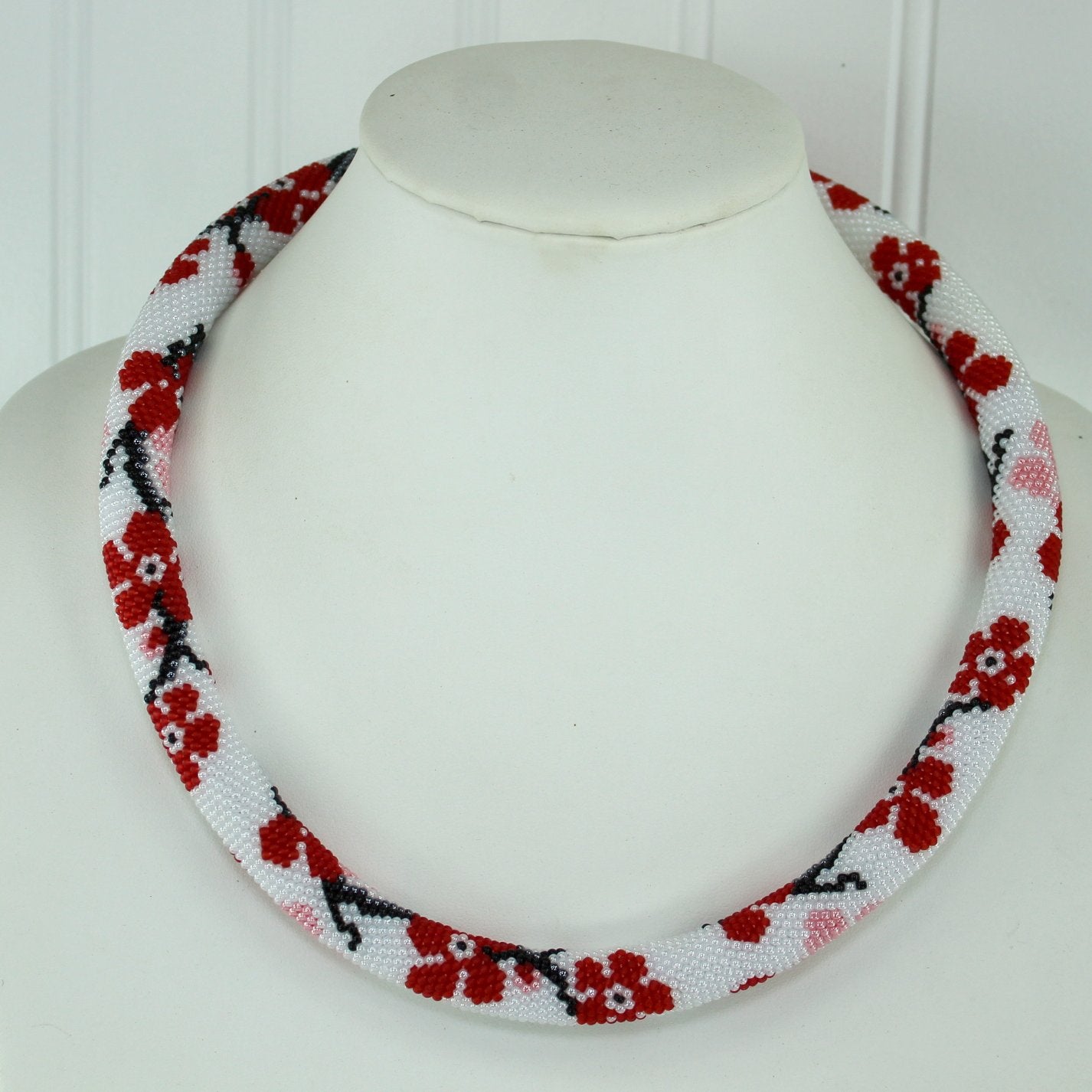 Beaded Flower Round Necklace Rope Shape White Reds Black Magnetic Close