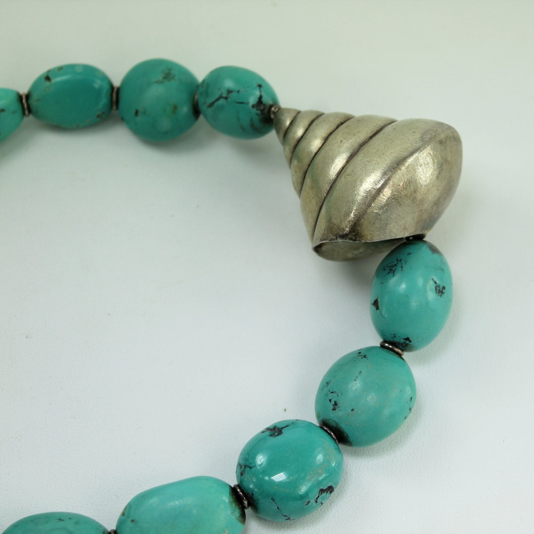 Stunning Statement Chunky Turquoise Large Silver Metal Shell Necklace Marked PCK shell closseup