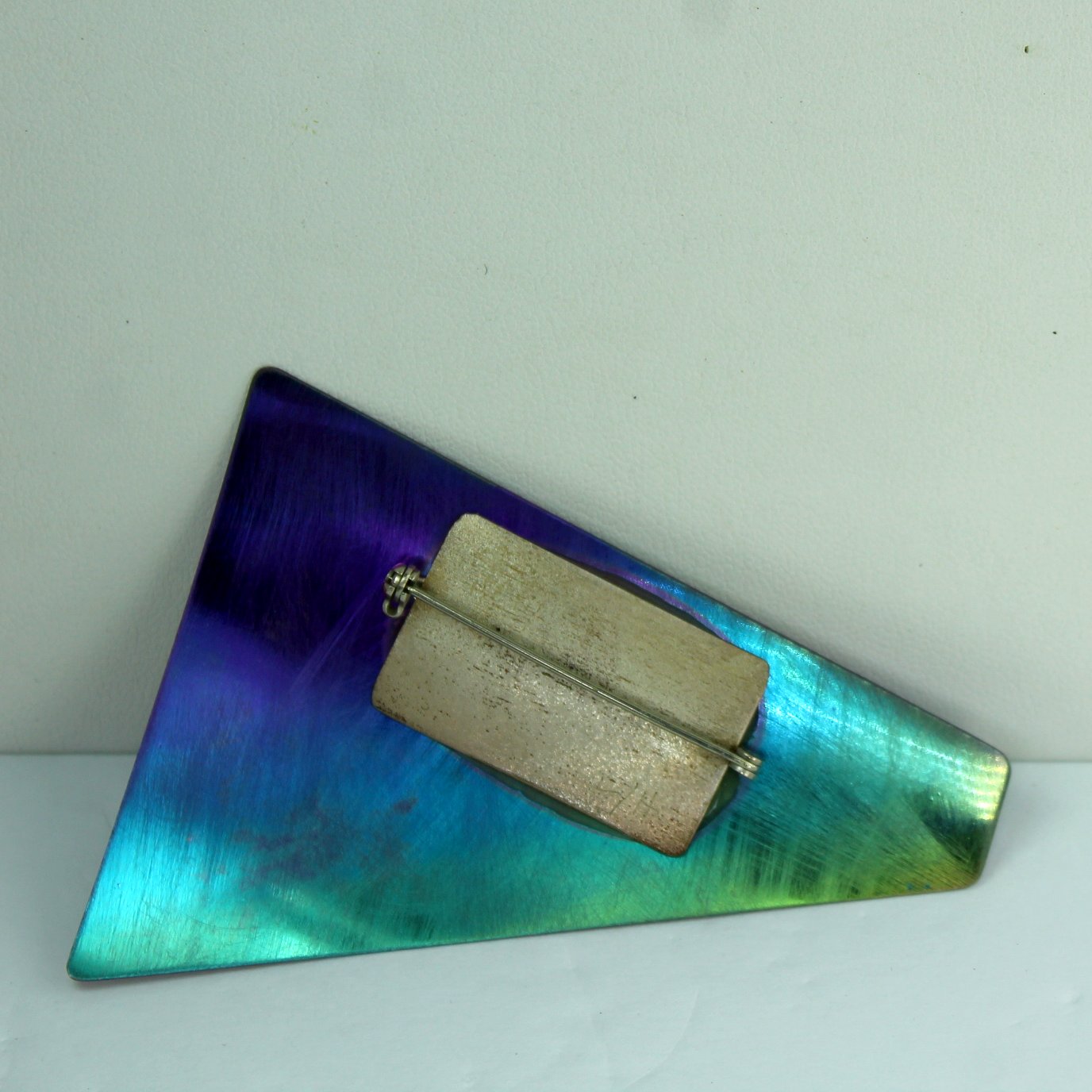 Artisan Vtg Titanium Atomic Pin Rainbow Modernist Geometric L/H Mark reverse