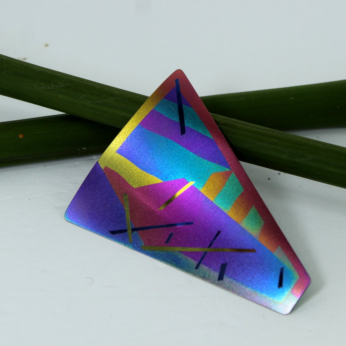 Artisan Vtg Titanium Atomic Pin Rainbow Modernist Geometric L/H Mark other angle