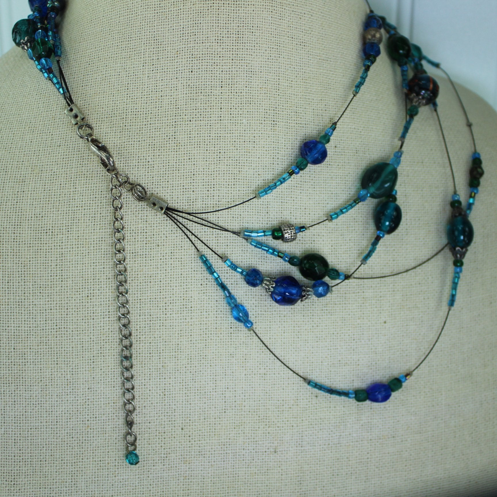 Shiny Iridescent Beads 5 Strand Wire Necklace Shades Blue Turquoise side showing finds