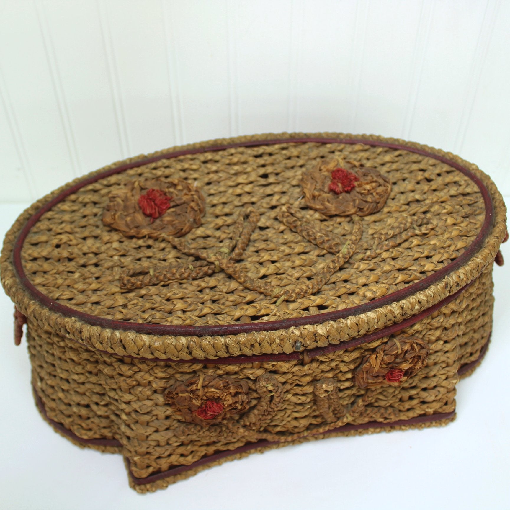 VINTAGE LARGE FOOTED SEWING WICKER BASKET WITH FLORAL LID SATIN