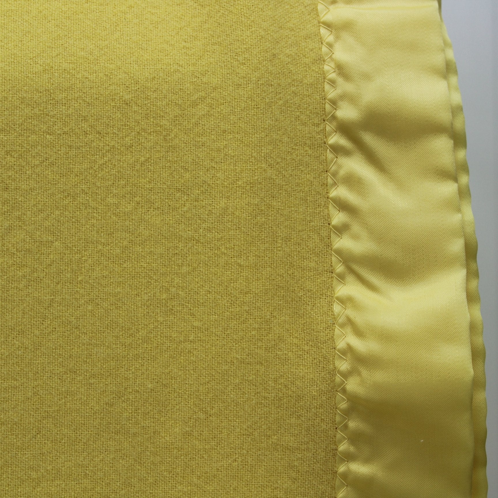 North Star Sheer Wool All Season Yellow Blanket Excellent Vintage closeup view of beautiful fiber
