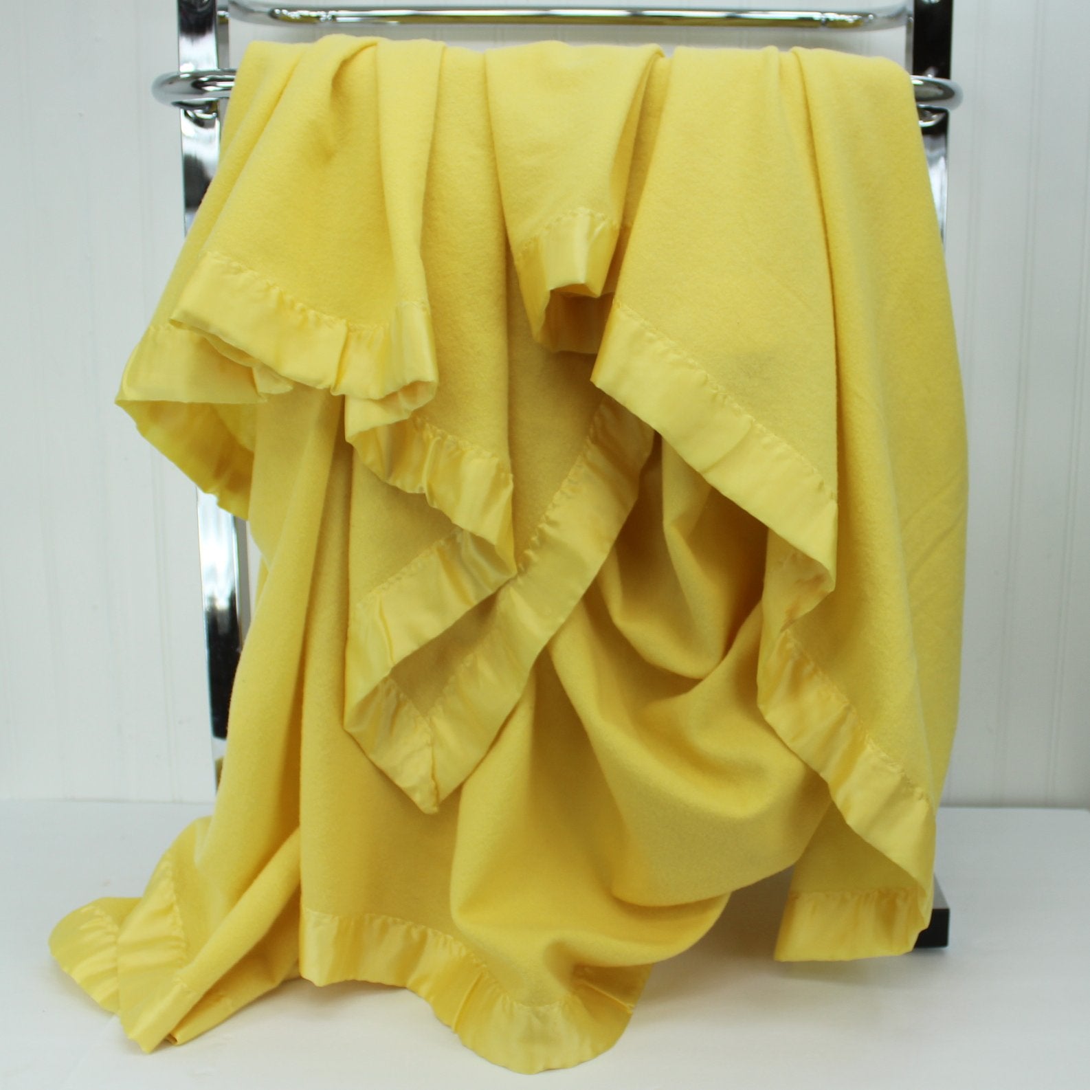 North Star Sheer Wool All Season Yellow Blanket Excellent Vintage