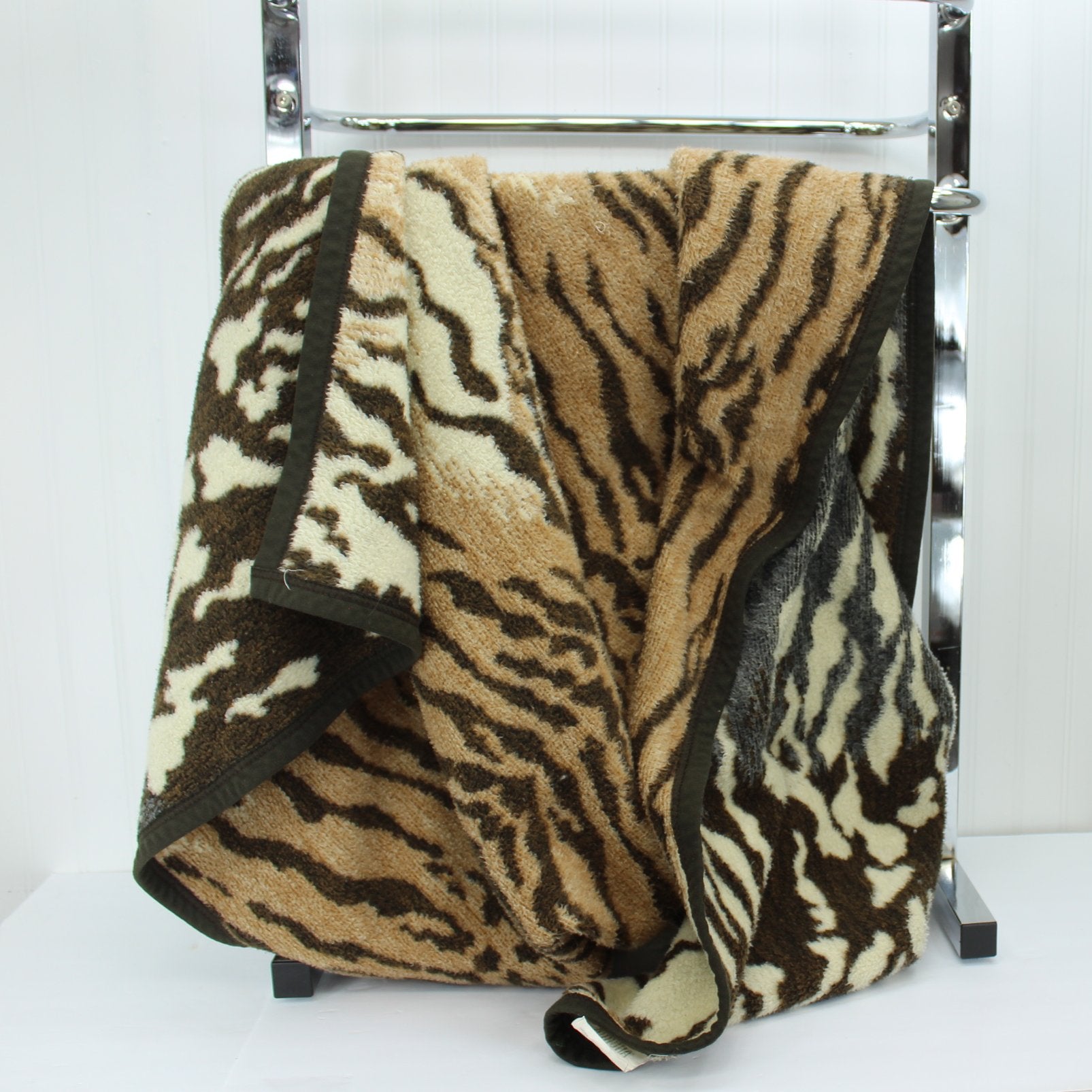Aurora Biederlack Acrylic Poly Throw Blanket Animal Print Browns Reverses Greys 