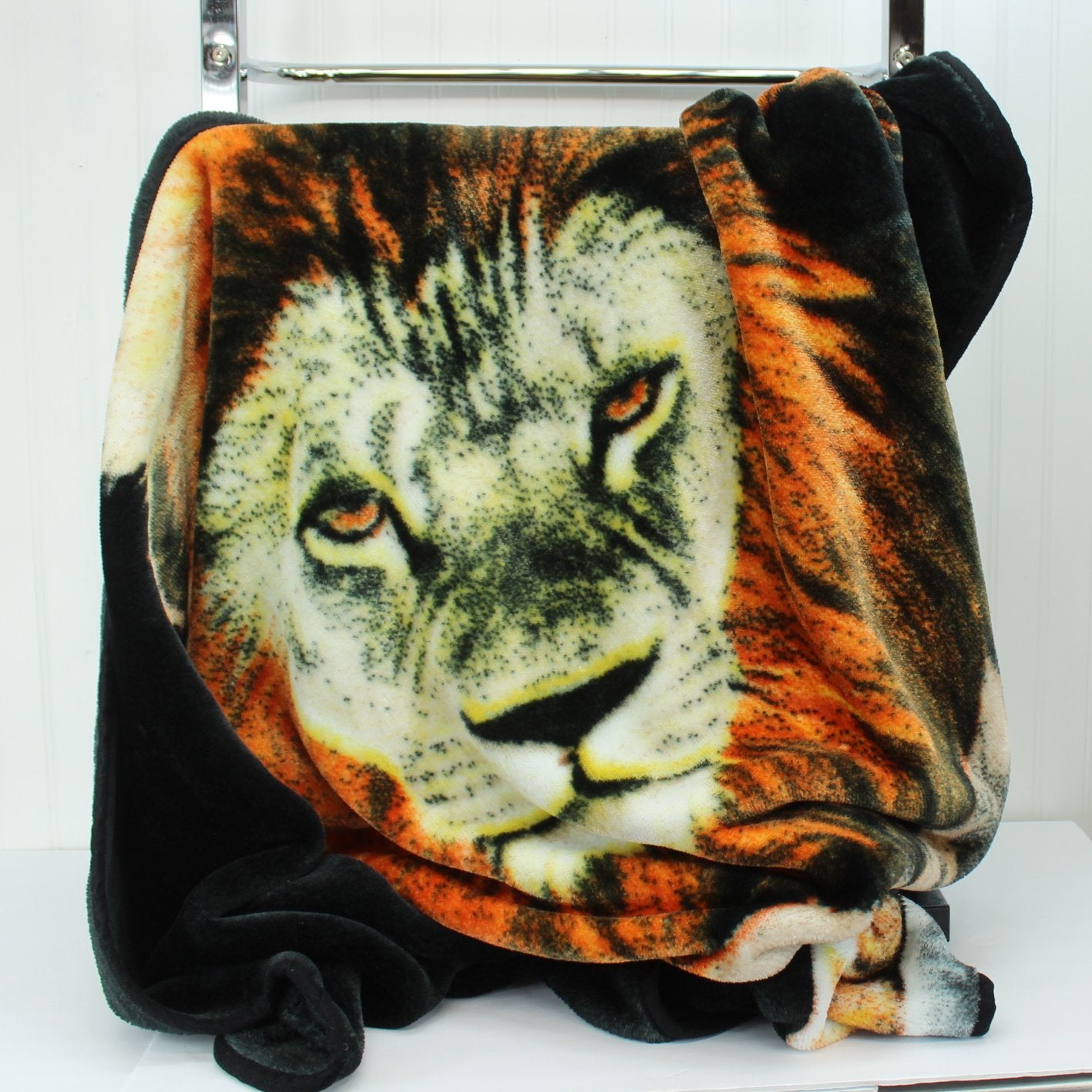 Stunning Lion Head Throw Blanket Long length cloeup design