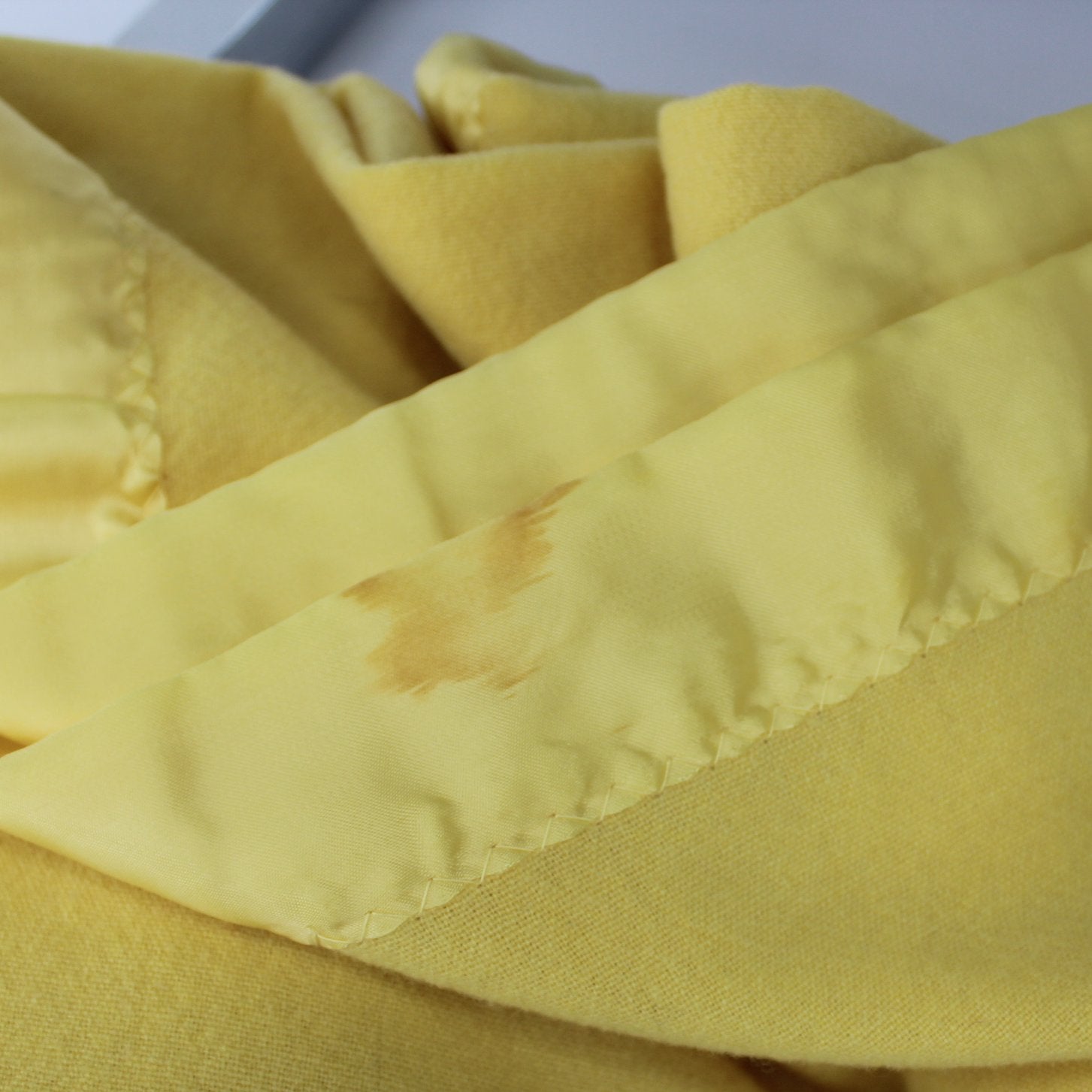North Star Sheer Wool All Season Yellow Blanket Excellent Vintage closeup of stain