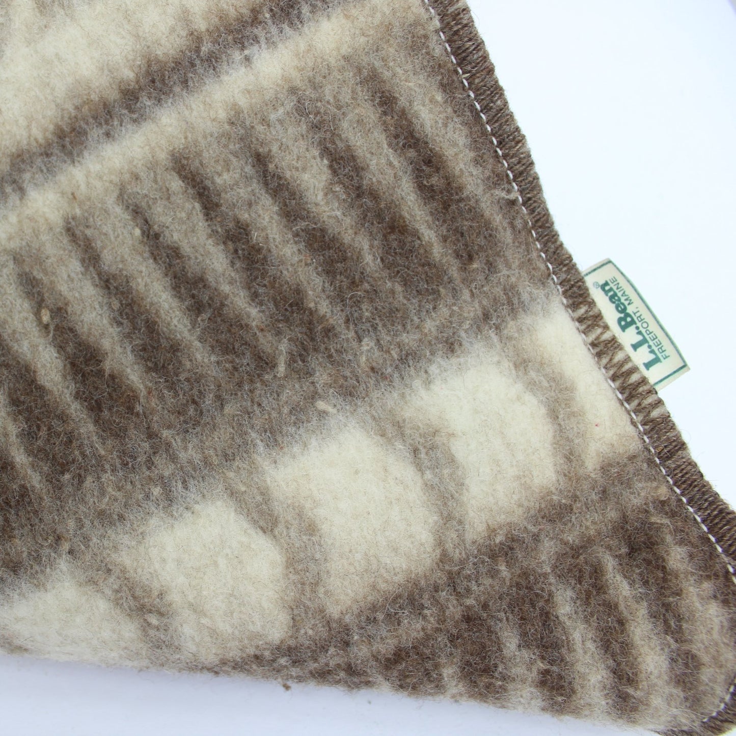 L L Bean Wool Cotton Blanket Ecuador Heavy Thick Lush Vintage closeup fiber