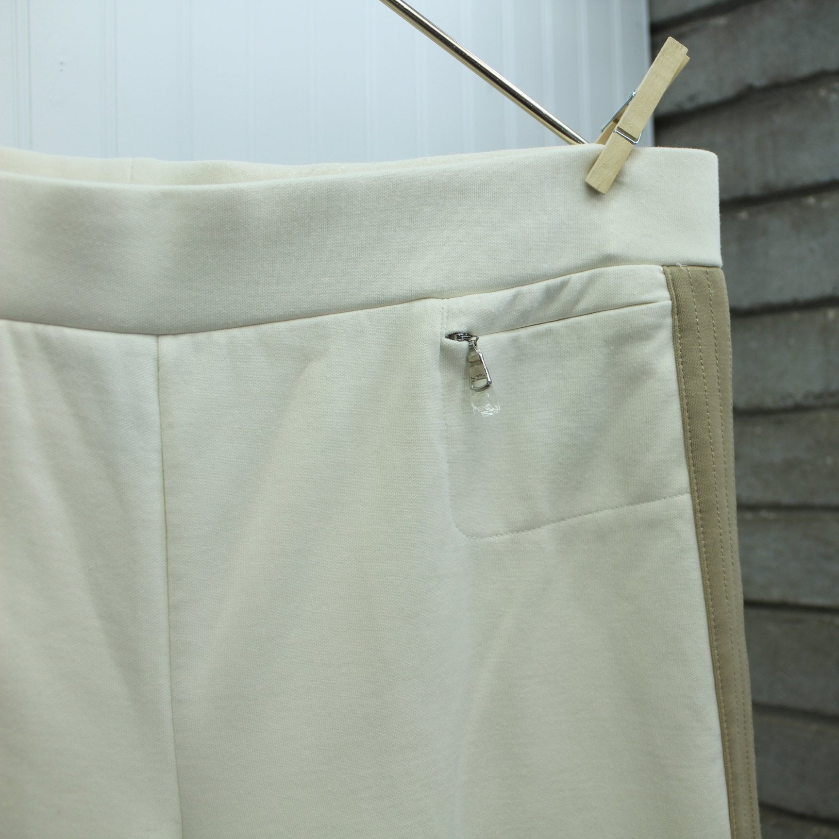 RL Ralph Lauren Active Pants Suit Casual Jogger Cream Tan Nice Detail pants zip pocket side detail trim