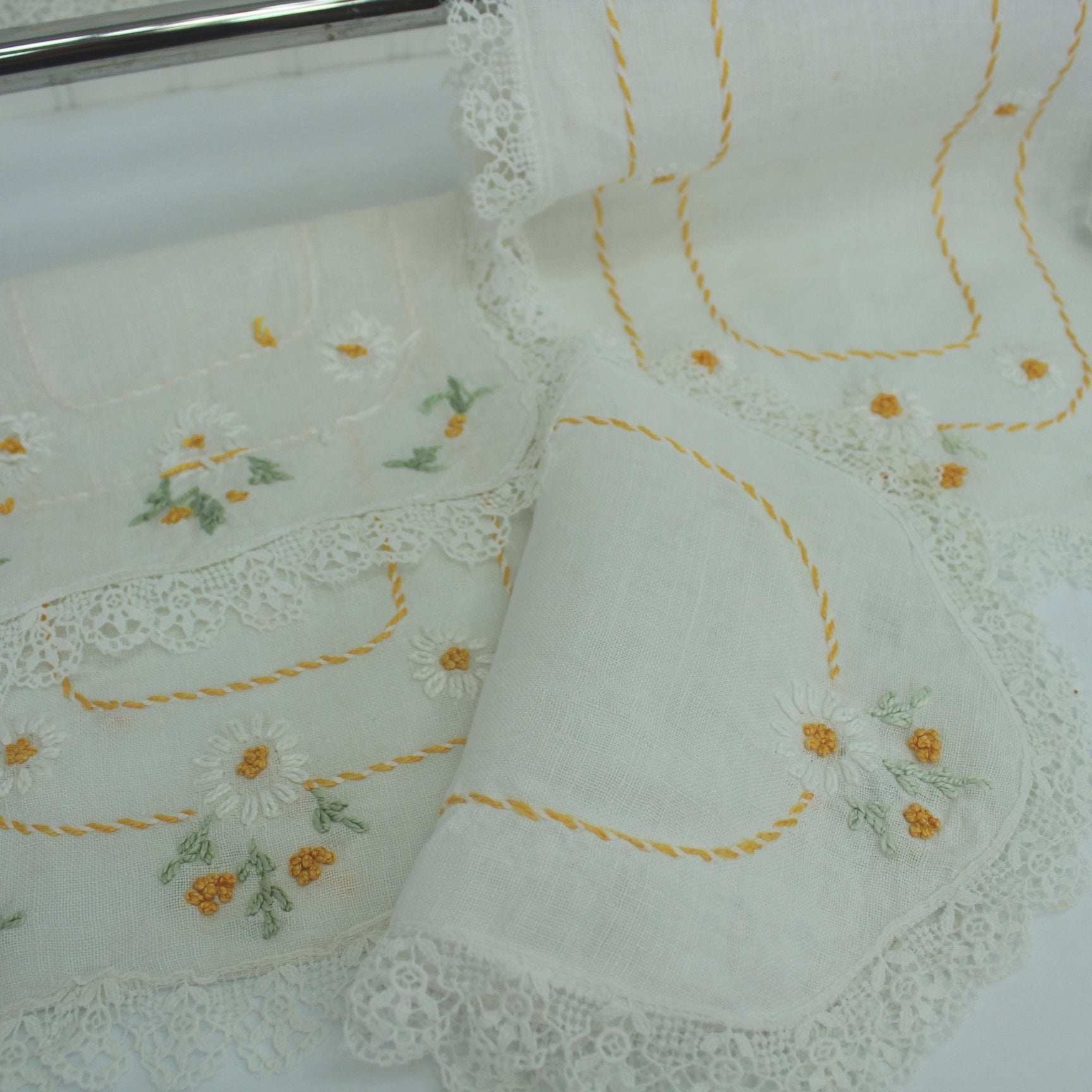 Collection 4 Embroidered Fine Linen Table Pieces White with Daisies Lace Elegant Vintage unique hemlines with lace