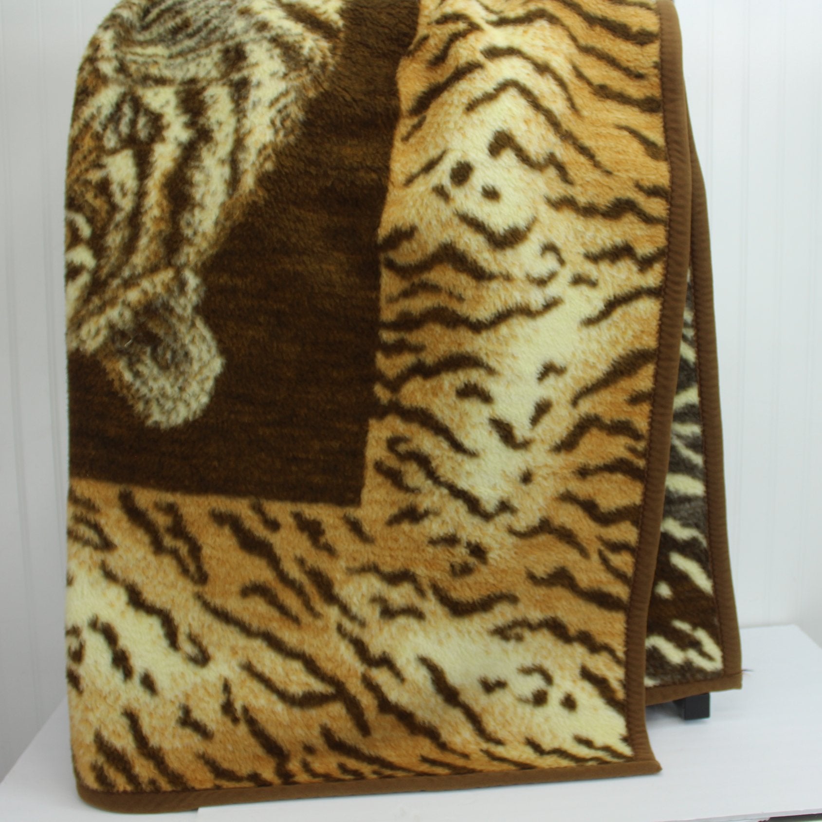 Ibena Blanket Reversible Dolan Plush Tiger 54" X 72"  W Germany Excellent frame fur pattern