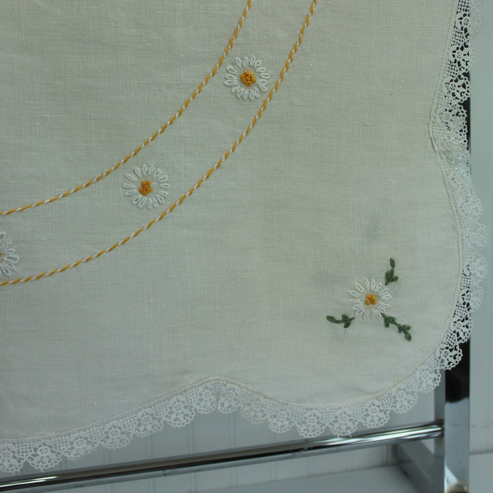 Finely Embroidered Off White Linen Table Cloth Daisies Lace Elegant Vintage corner view
