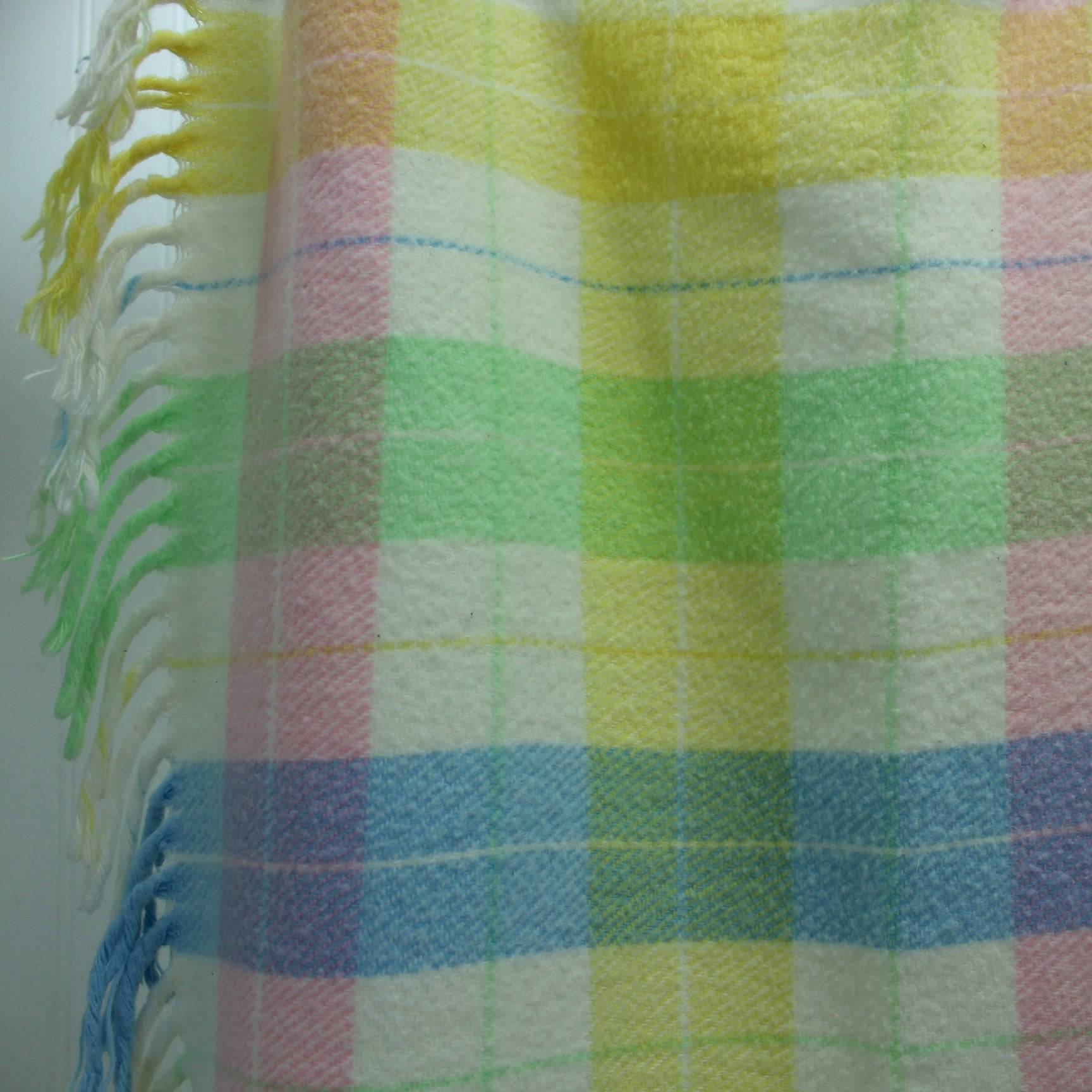 Tennessee Woolen Mills Acrylic Crib Blanket  Lap Robe Pastels closeup