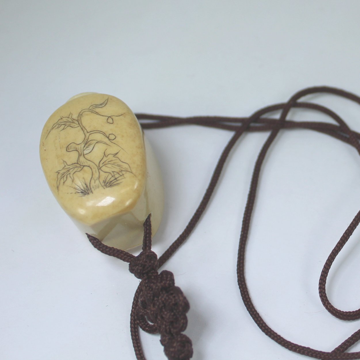 Asian Scent Bottle Necklace Tassel Cord Tree Symbol Decorated tree symbol decorated