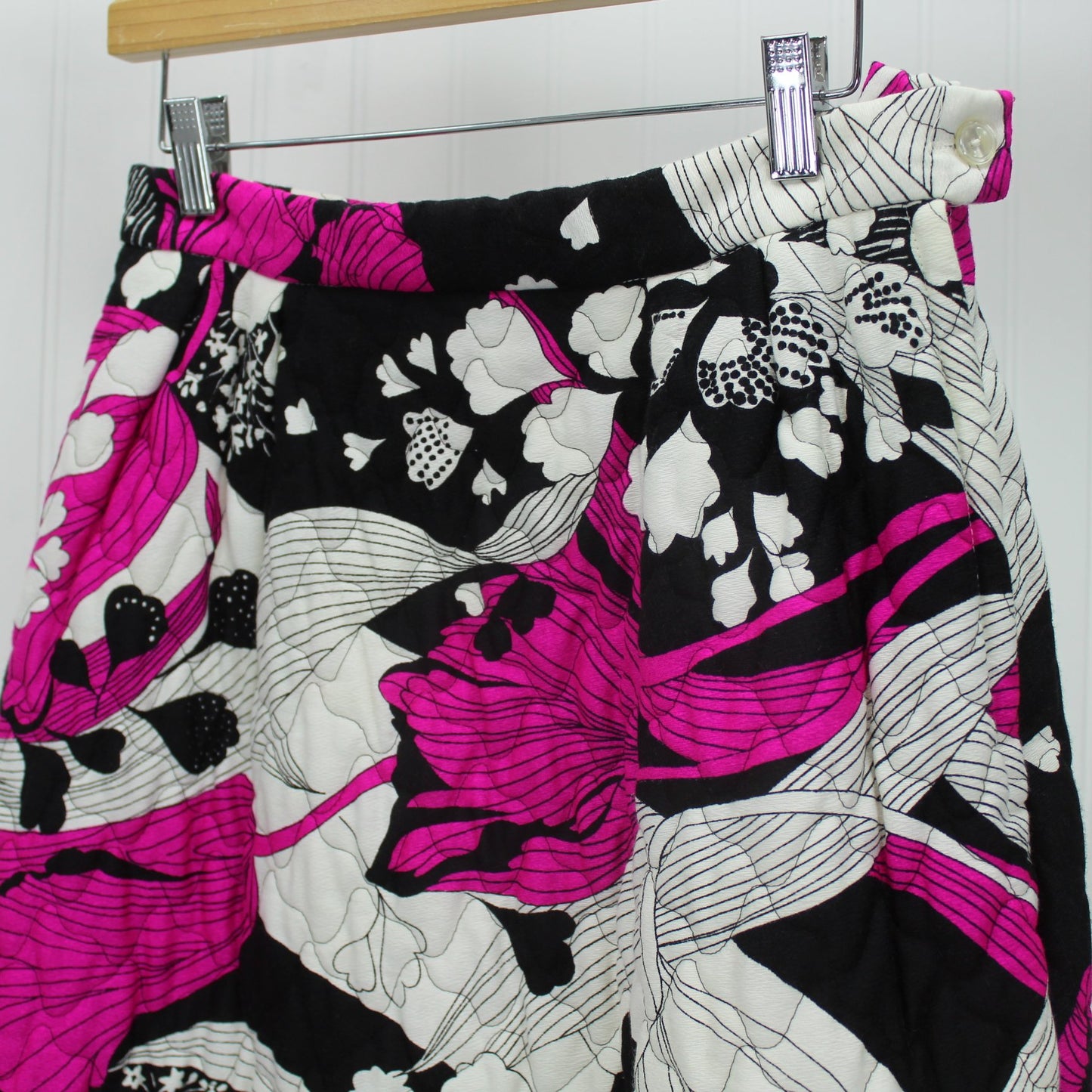 Alex Colman California Maxi Quilted Skirt Mod Print 1960s Black White Fuchsia front top waist area