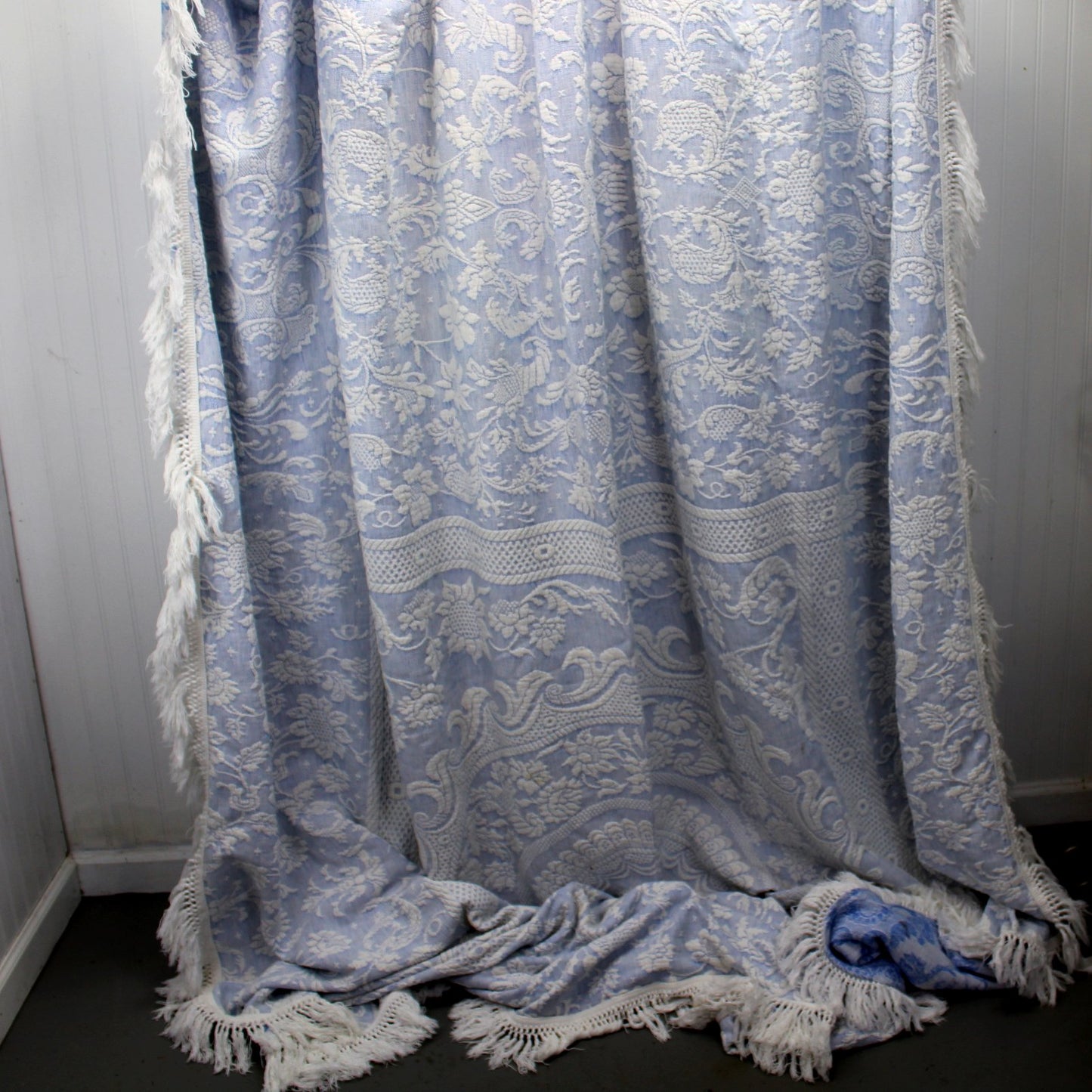 Bates of Maine Bedspread Queen Elizabeth Wedgwood Blue White Floral Matelasse - 91" X 110" full