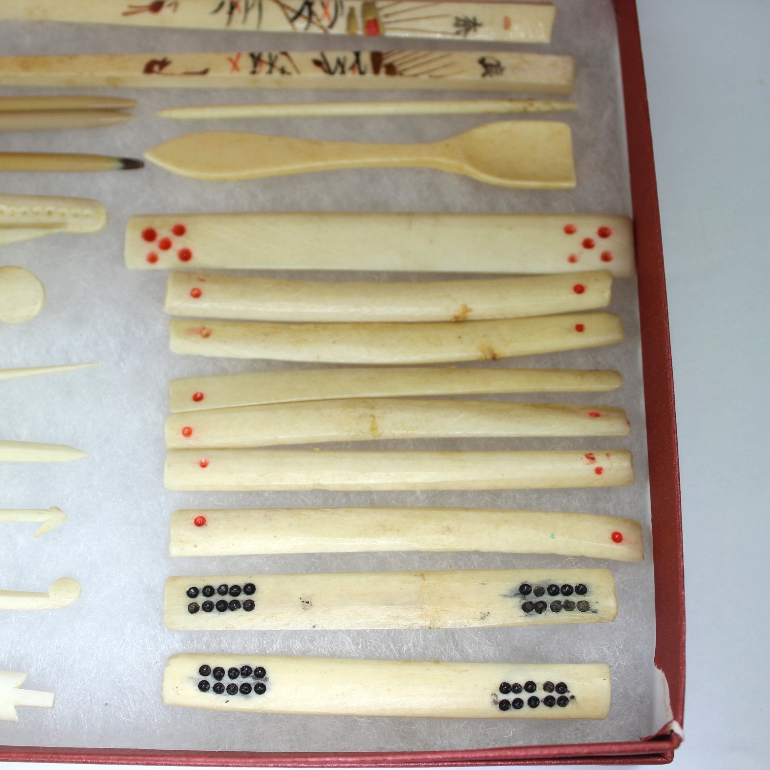 Collection Lot Misc Small Pieces Bone Ivory Melamine Estate DIY Game Pieces Mahjong closeup game pieces