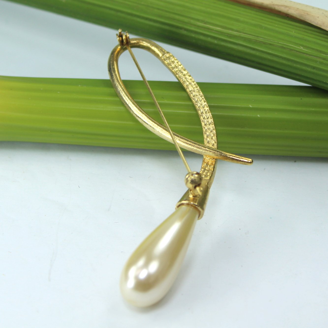 Large Pearl Focal Pin Brooch Sparkling Crystals Modernistic Style reverse of pin