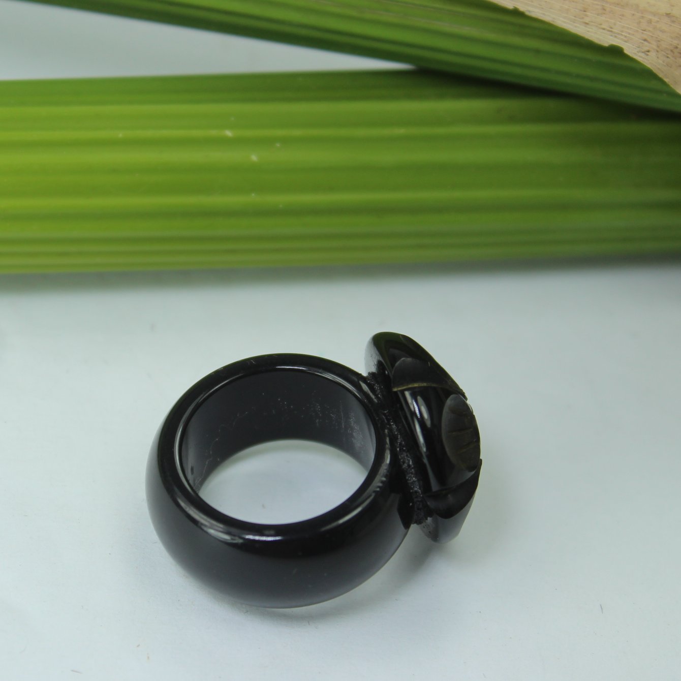Unique Vintage Black Bakelite Phenolic Ring Applied Carved Flower Stunning other view of ring
