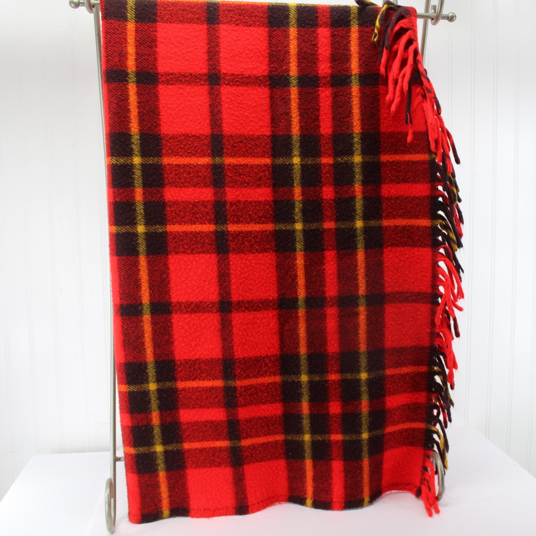 Faribo Acrylic Throw Classic Red Plaid 53" by 40" USA