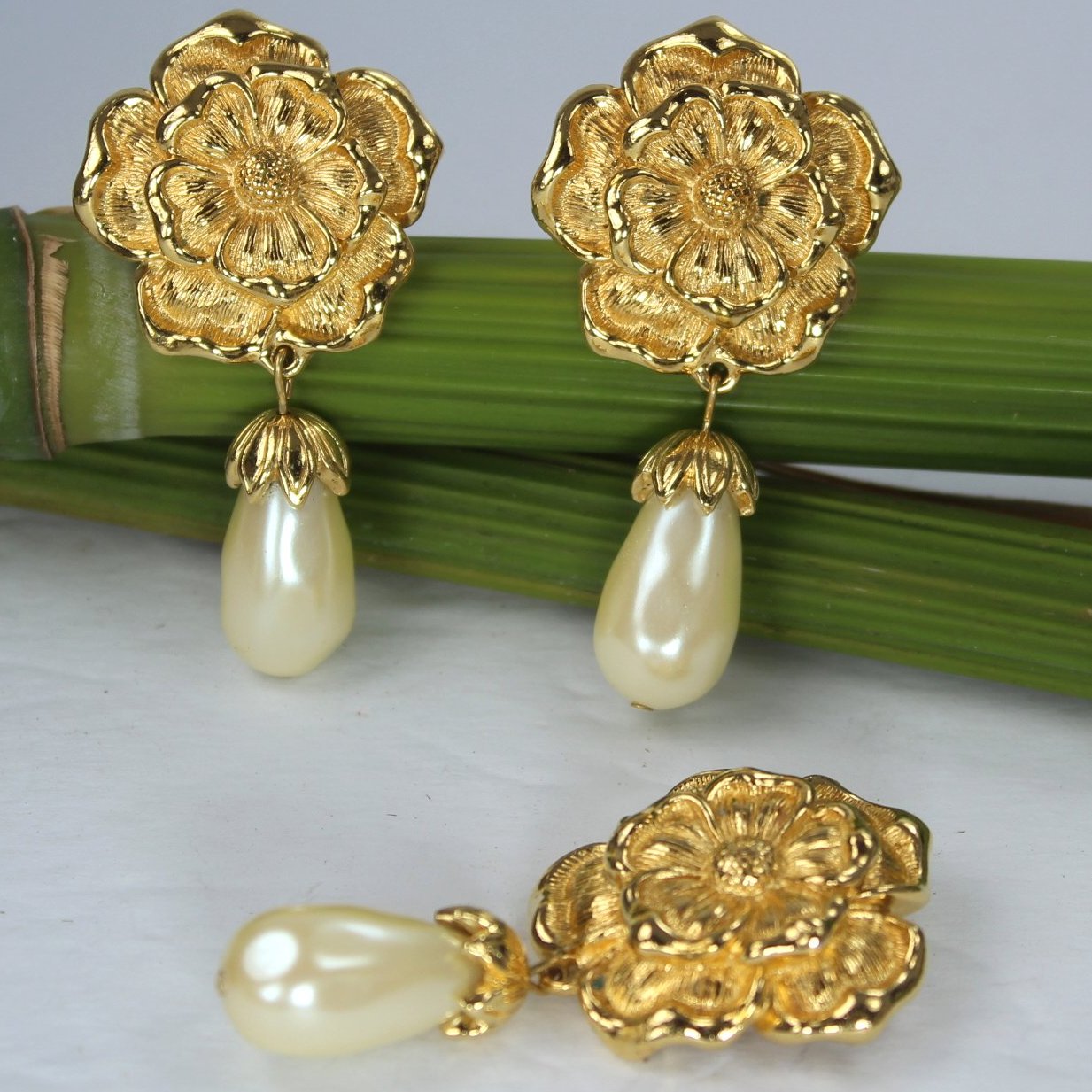 Summerset Avon Earrings Locking Pendant Gold Baroque Pearl Rare Find Set bright gold tone closseup of items
