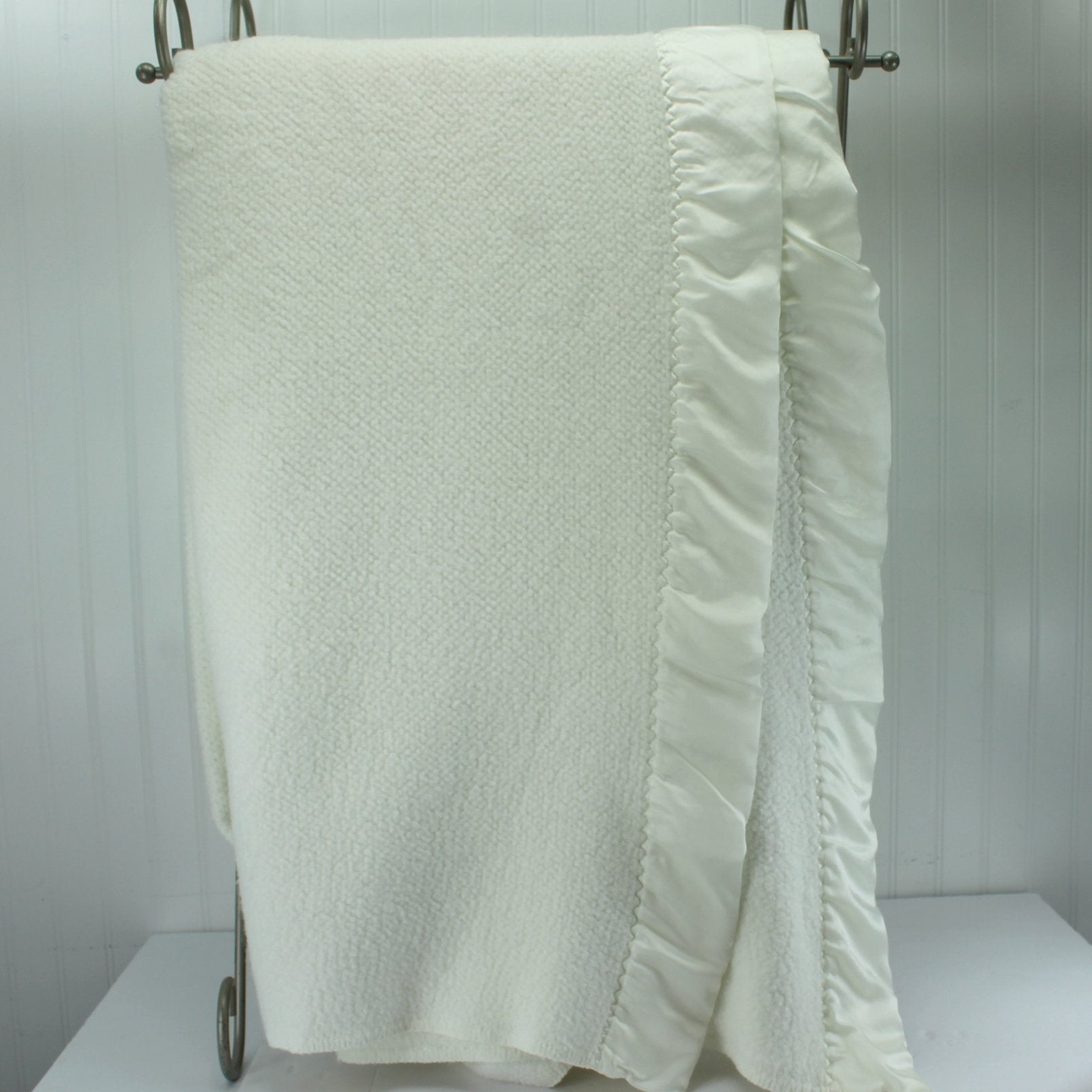 Fieldcrest Touch Class Acrylic White Blanket Thermal Weave 80x84 binding ends