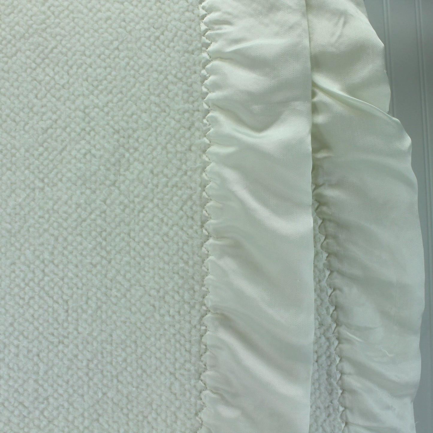 Fieldcrest Touch Class Acrylic White Blanket Thermal Weave 80x84 closeup weave