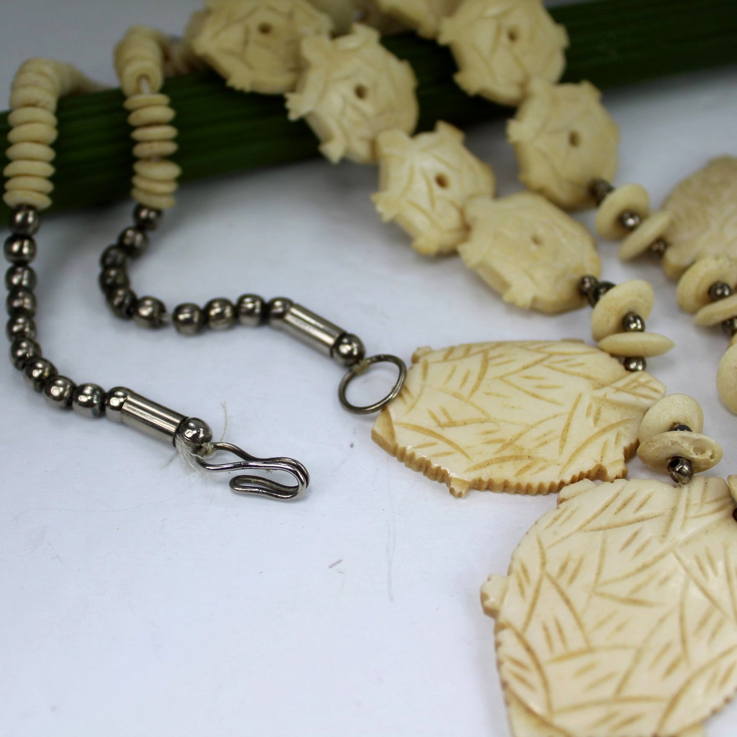 Carved Bone Turtles Necklace Silver Beads Africa Wear DIY Beads cloeup hook fastener