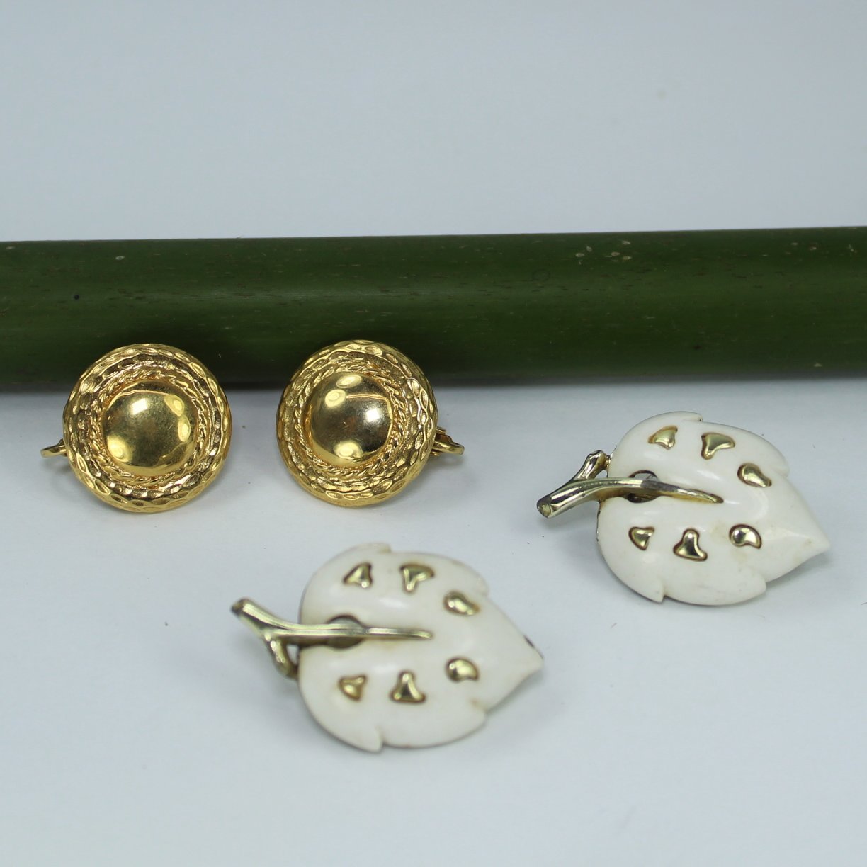 Sarah Coventry Collection Lot 7 Pairs Vintage Clip Earrings enamel leaves small round 