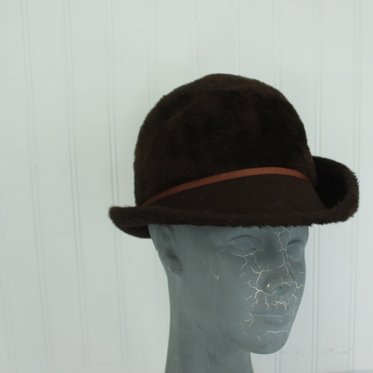 Mr John Classic Vintage Hat Austria Brown Felt Faux Fur Roll Brim closeup front hat