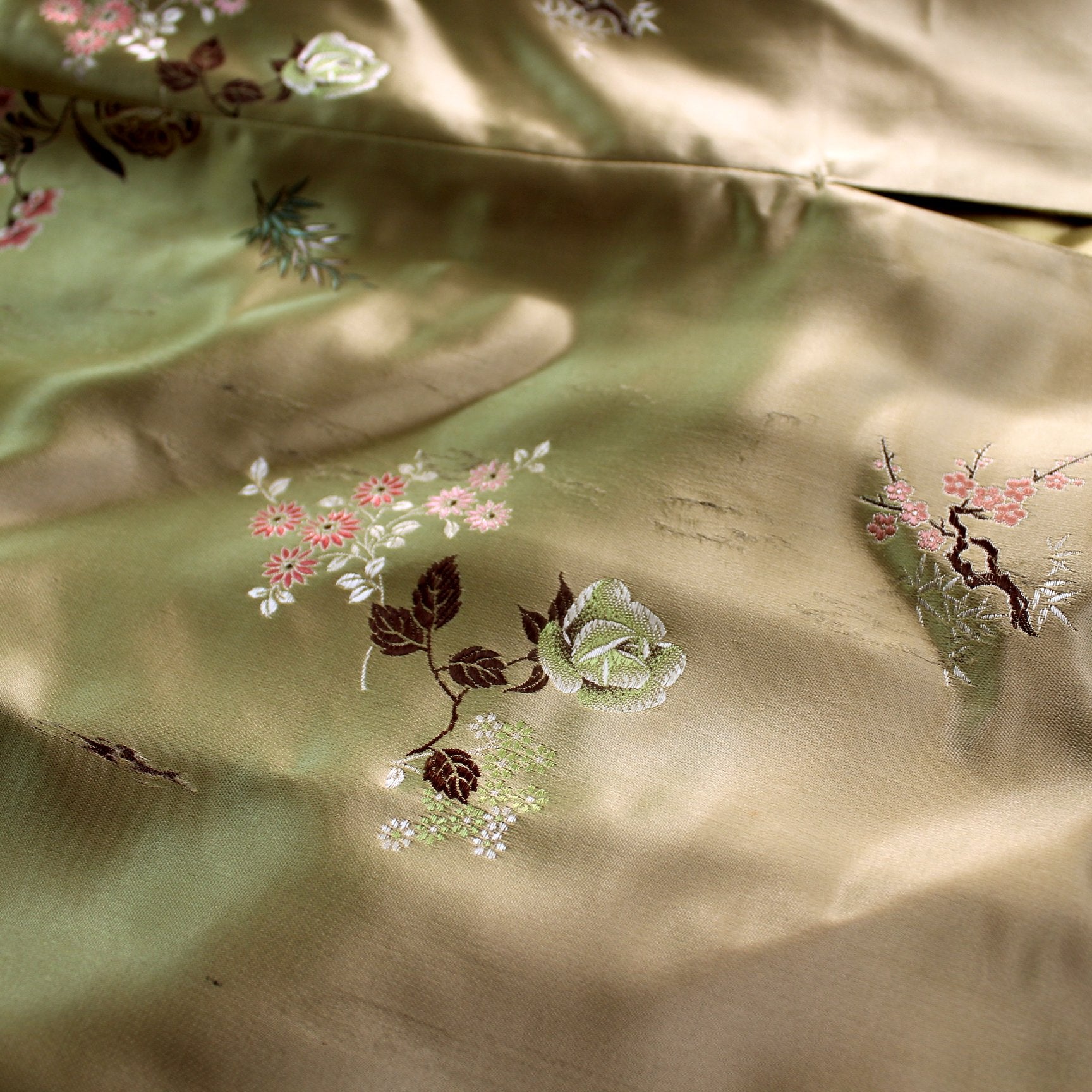 Peony Shanghai Womens Robe Gold Floral Decor Stitch Frog Closures Special rub flaw