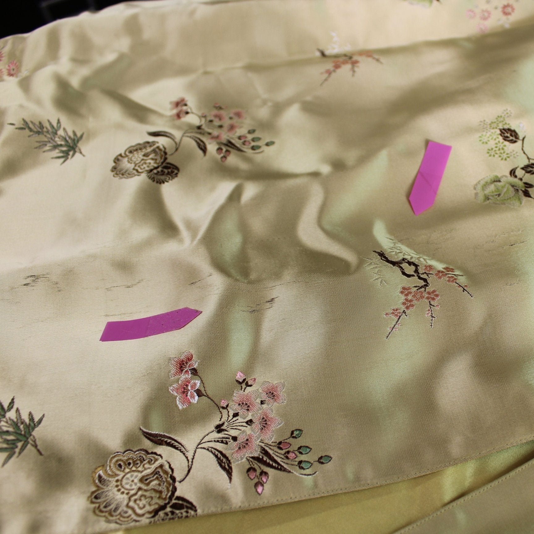 Peony Shanghai Womens Robe Gold Floral Decor Stitch Frog Closures Special flaw