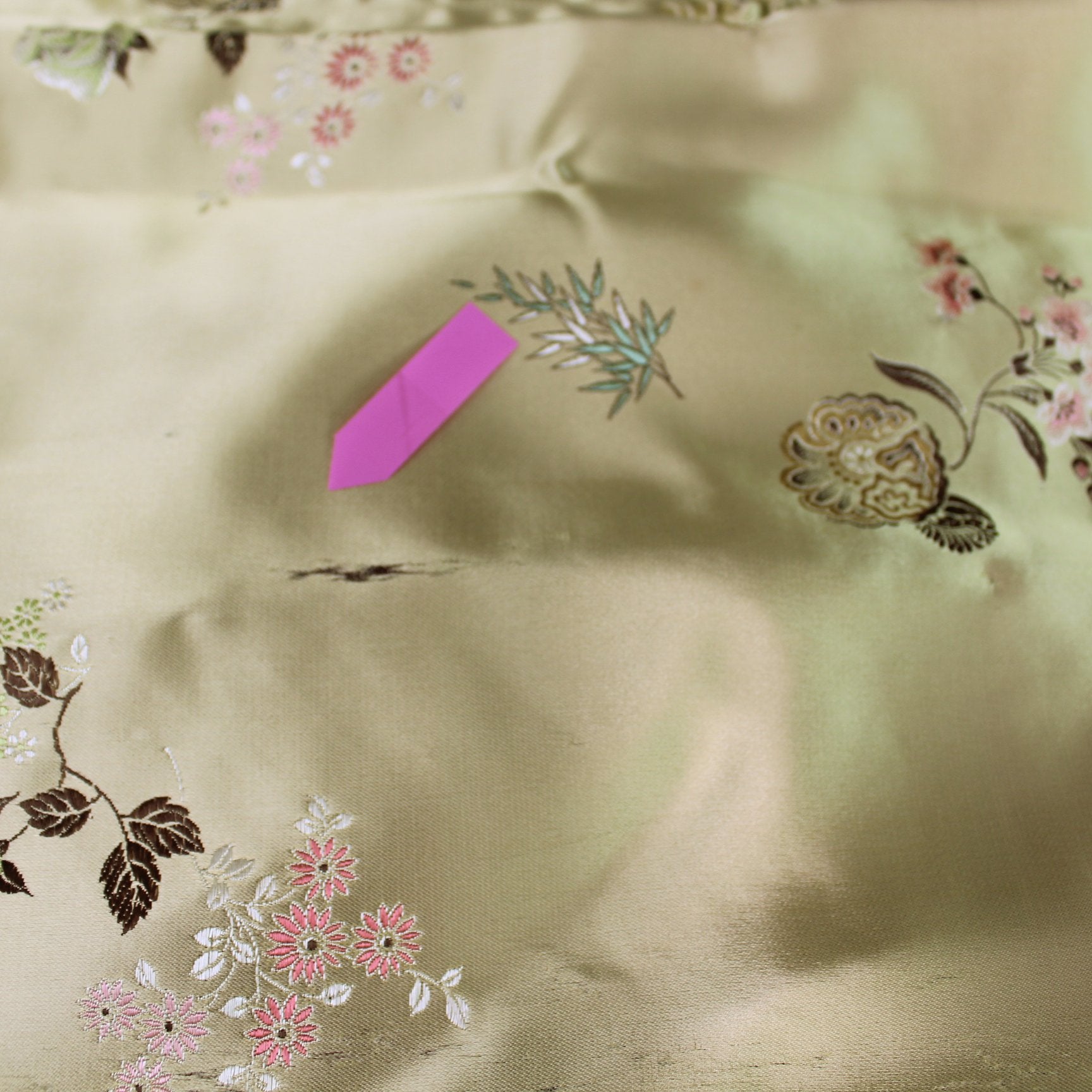Peony Shanghai Womens Robe Gold Floral Decor Stitch Frog Closures Special flaw example