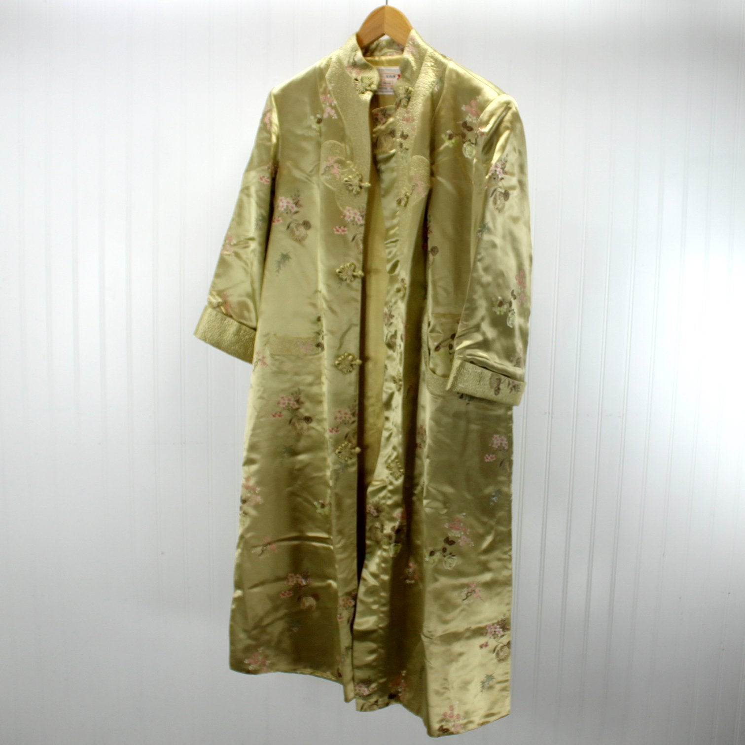 Peony Shanghai Womens Robe Gold Floral Decor Stitch Frog Closures Special full view