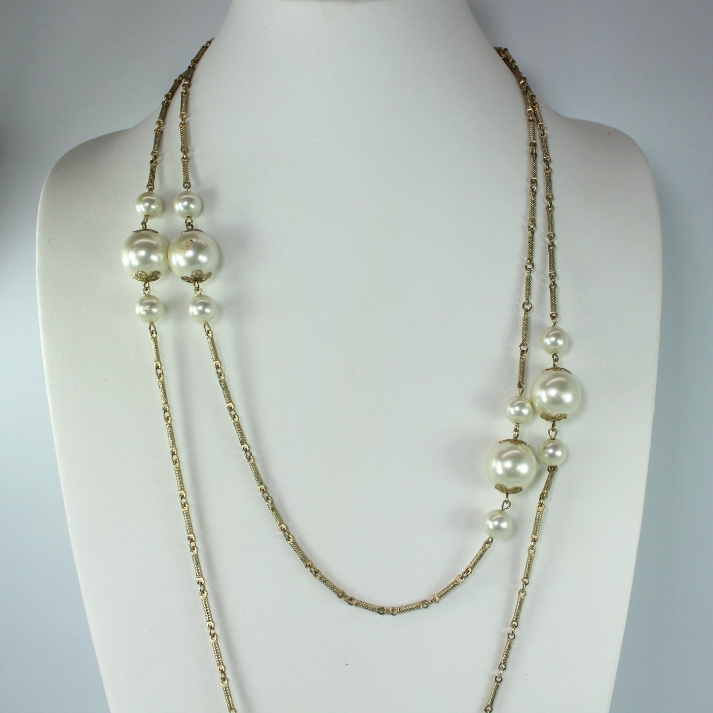 Coro 60" Long Vintage Necklace Pearls Gold Tone Chain Links closer view
