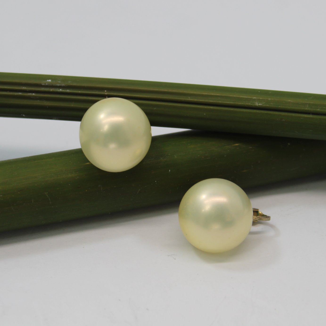 Marvella Large 3/4" Lustrous Ball Pearl Earrings Clips