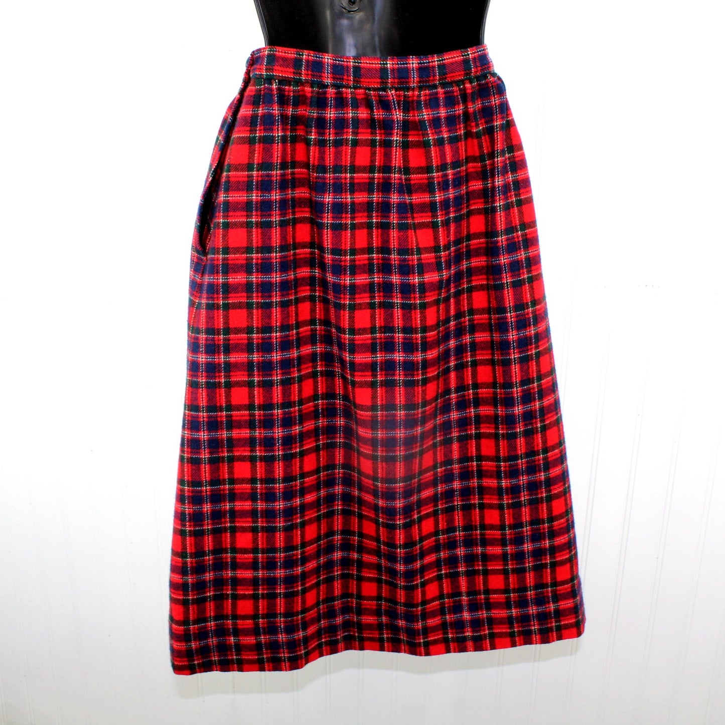 Pendleton Classic Wool Skirt Red Plaid Gathered Waist Mid Century Excellent skirt back