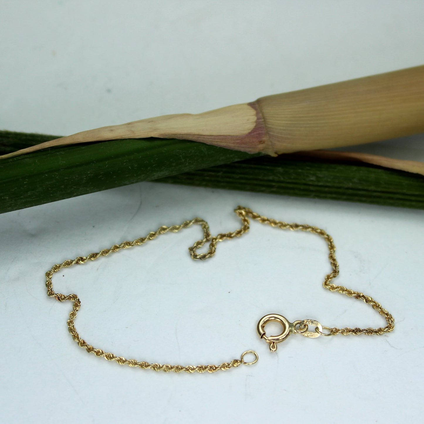 Fine Twist Chain 14K Bracelet Mard A in Circle Length 7" other open view