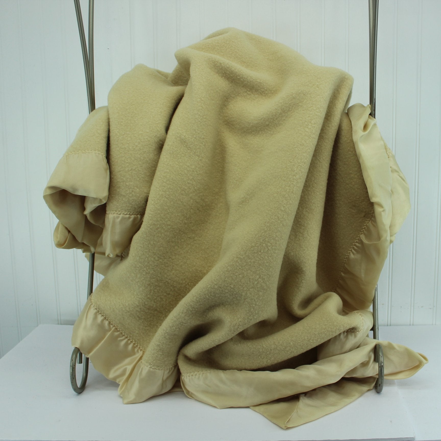 Large Fieldcrest Blanket Washable Wool Beige Matching Binding No Tag open view