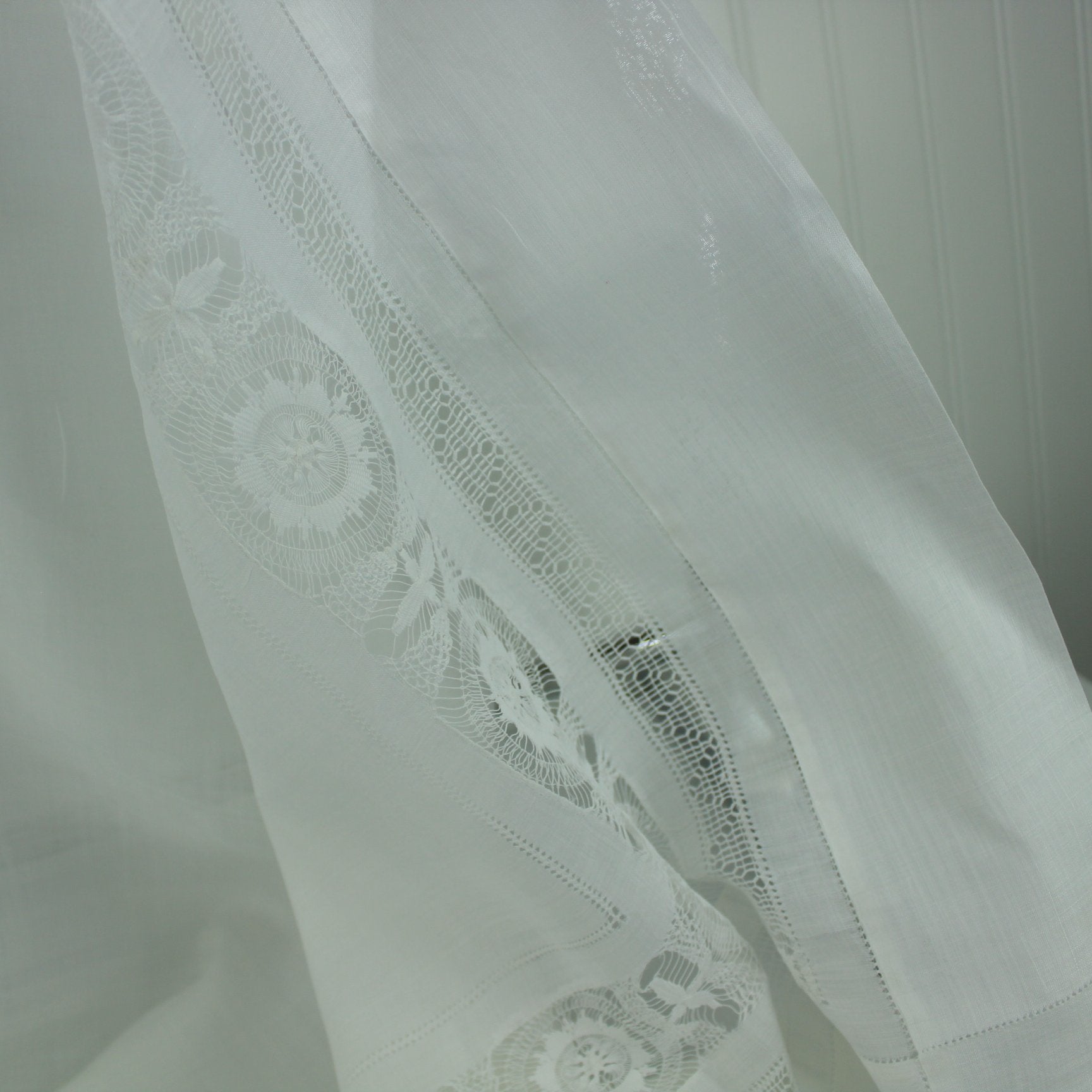 White Organdy Vintage Tablecloth Hairpin Lace Deep Hand Hem – Olde