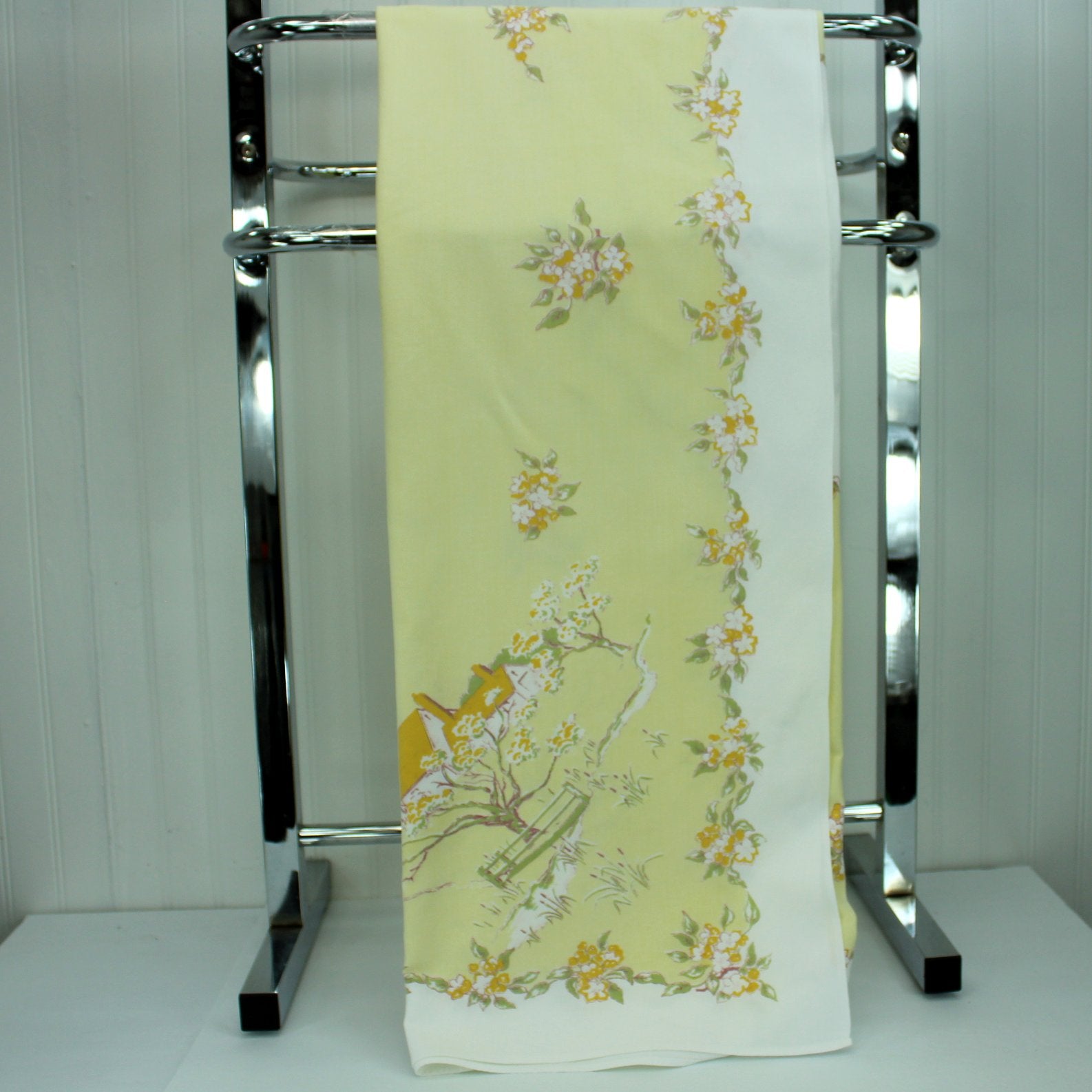 Kate Greenaway  Leacock "Somerset" Tablecloth Yellow White Cottage Design linear pix of cloth