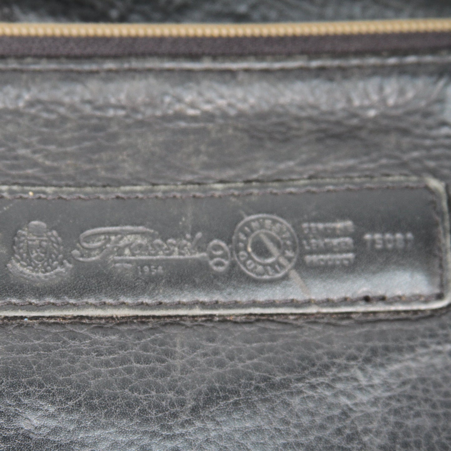 Vtg Fossil 75082 Black Pebbled Leather Shoulder Bag Handbag w/Key
