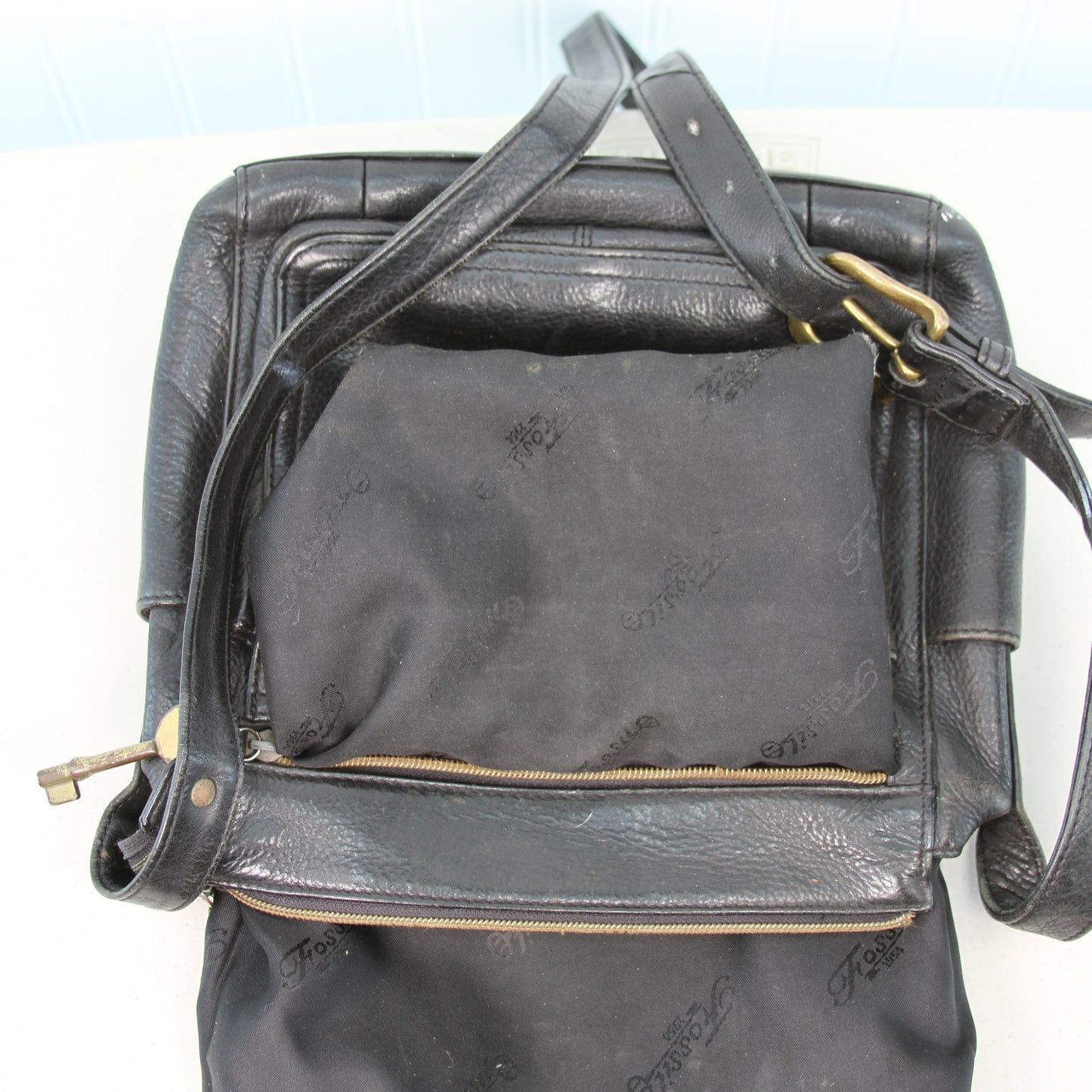 Vtg Fossil 75082 Black Pebbled Leather Shoulder Bag Handbag w/Key