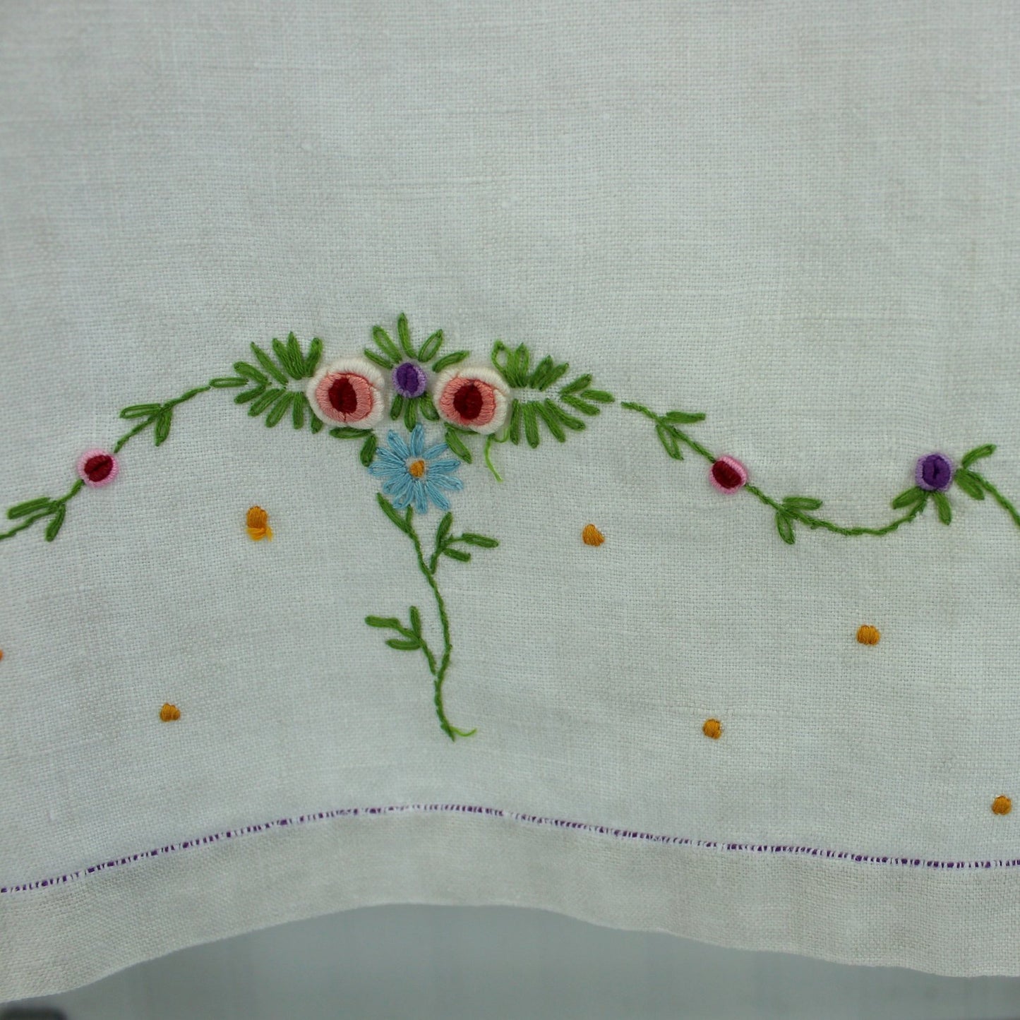Pair Vintage Linen Hand Towels Exquisite Dimensional Embroidery 1940s closeup 