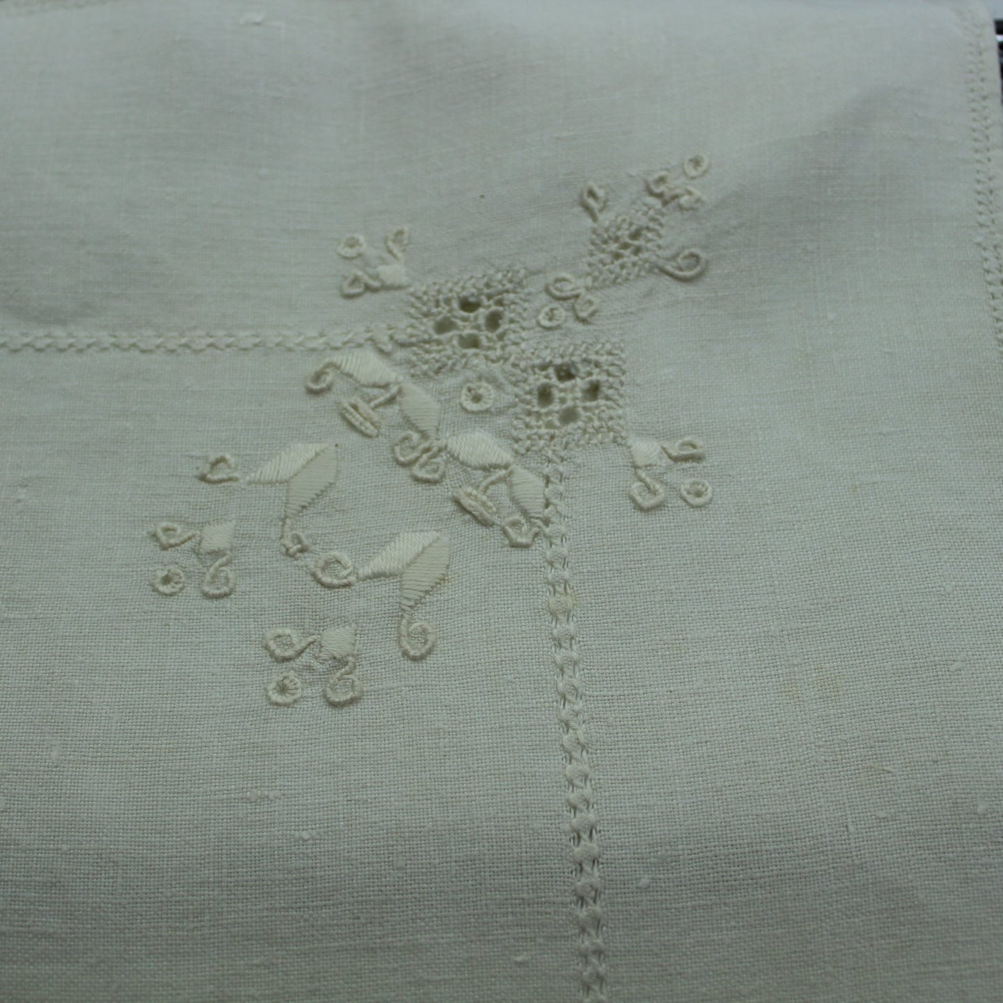 Small Vintage Tablecloth Bone Natural Linen Exquisite Embroidery Estate Use DIY Repurpose close view corner design