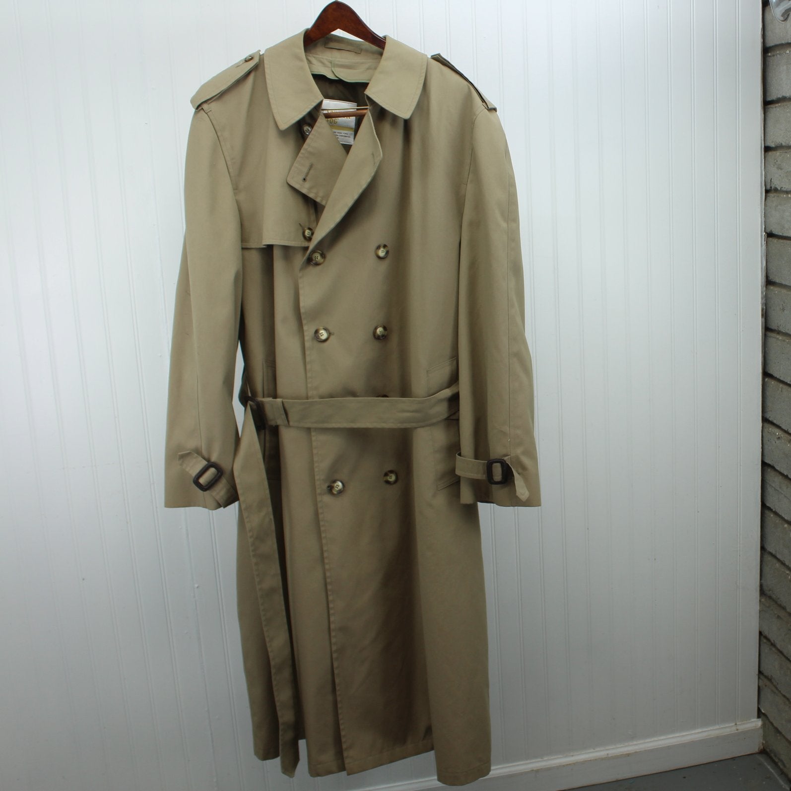 London Fog Trench Coat Men's 46L Dbl Breast Removable Thinsulate Lining full front view