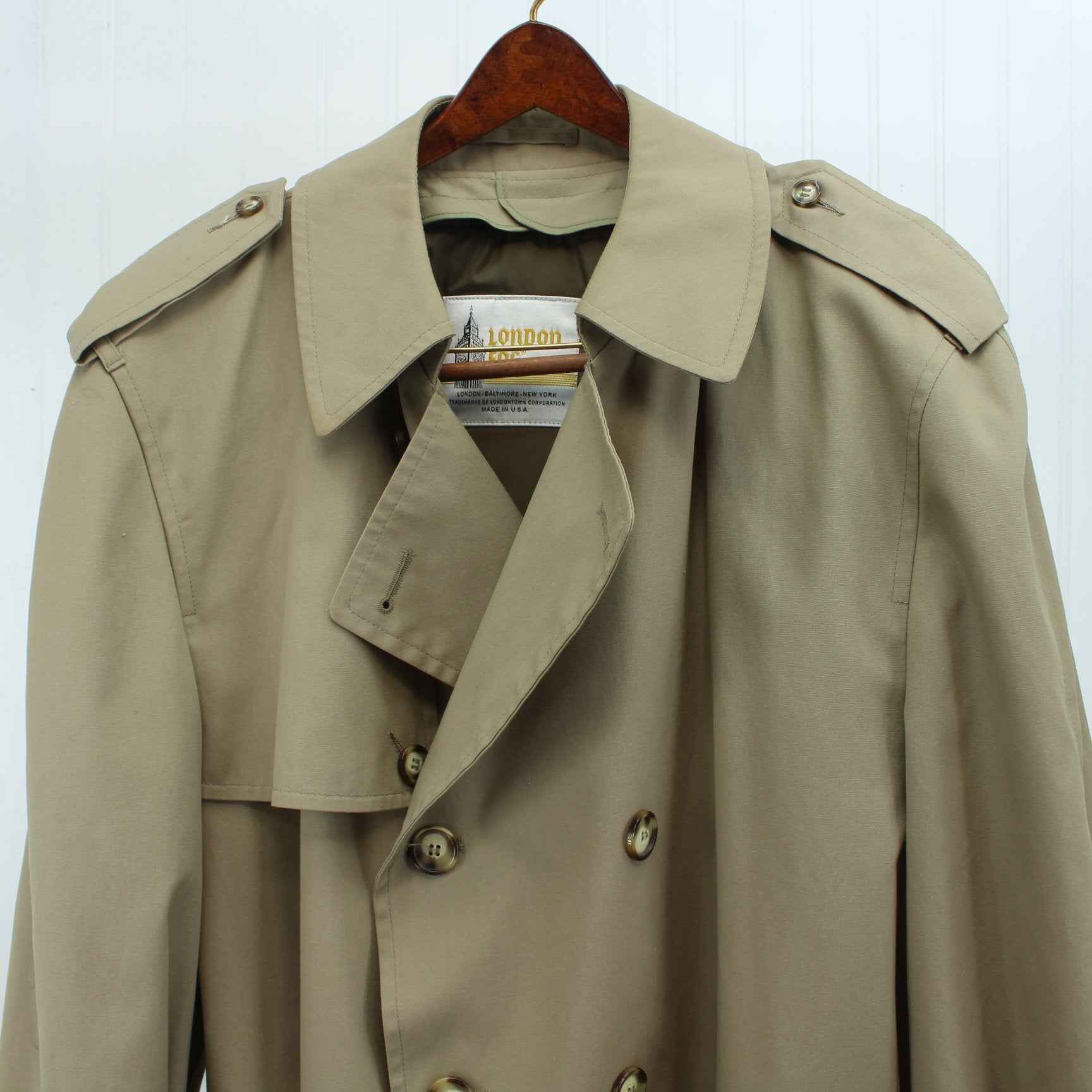 London Fog Trench Coat Men's 46L Dbl Breast Removable Thinsulate Lining front upper coat